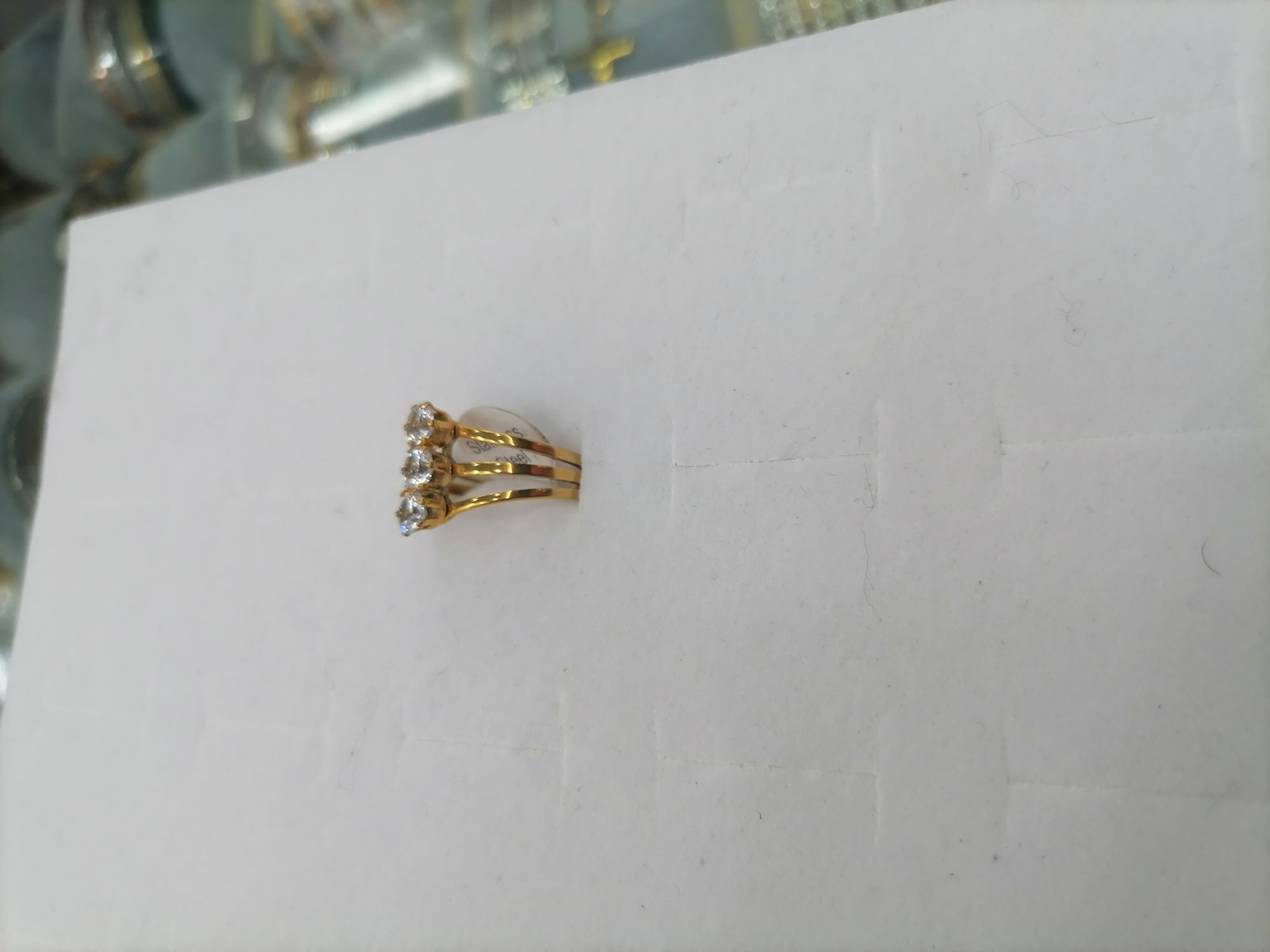 Three rows of titanium steel gold rings with large diamonds Specification image