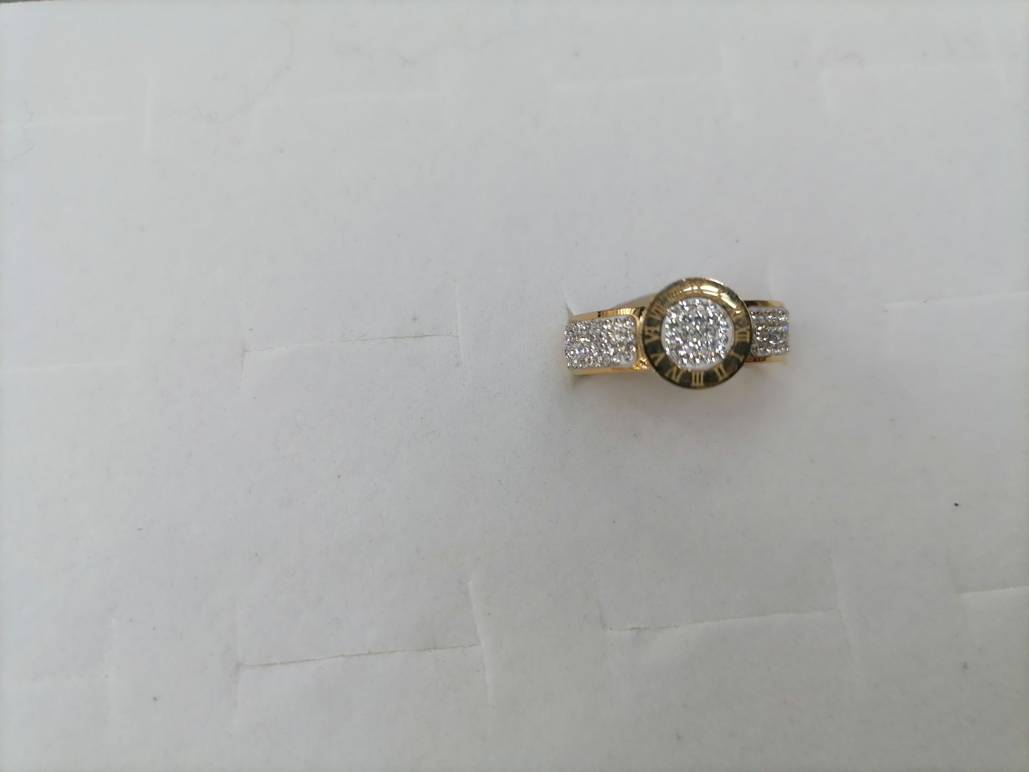 Titanium steel gold vintage clock with three rows of diamond rings