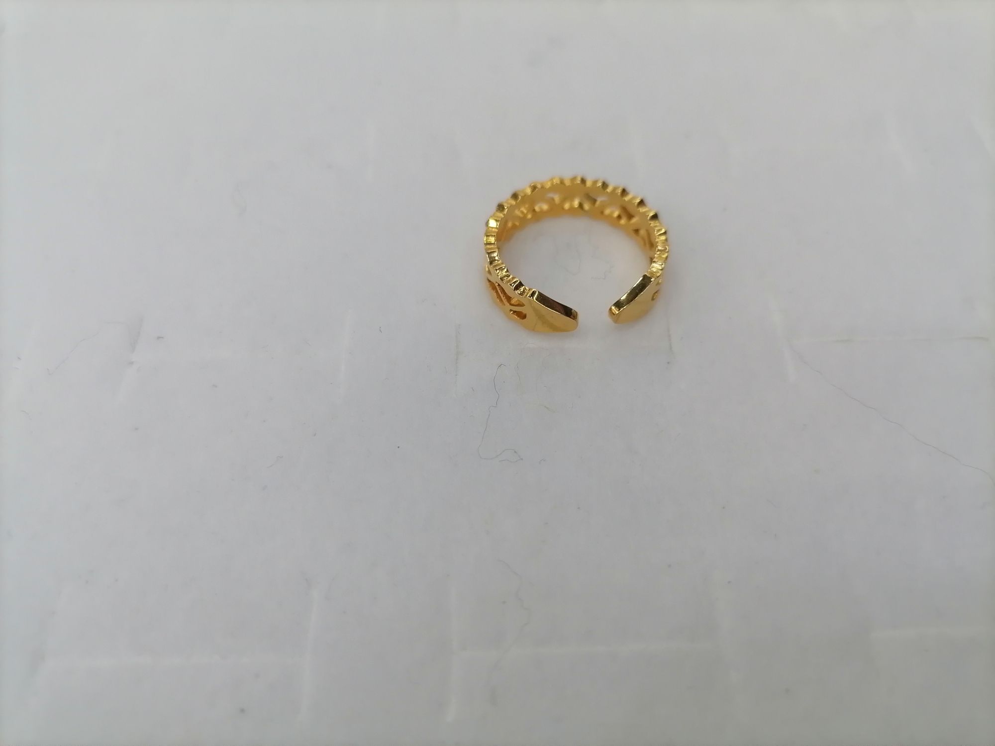 Titanium steel gold hollowed-out wavy double-row diamond ring