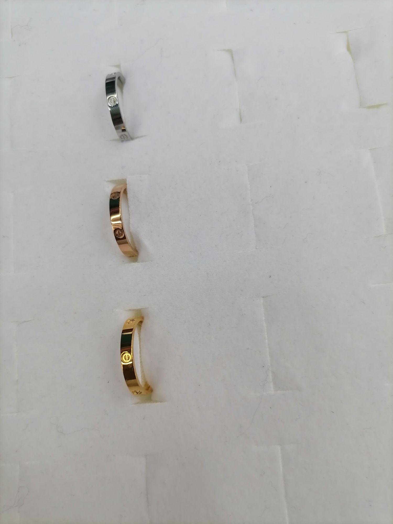 Titanium steel circular 0 ring, available in gold, silver and rose gold details Picture
