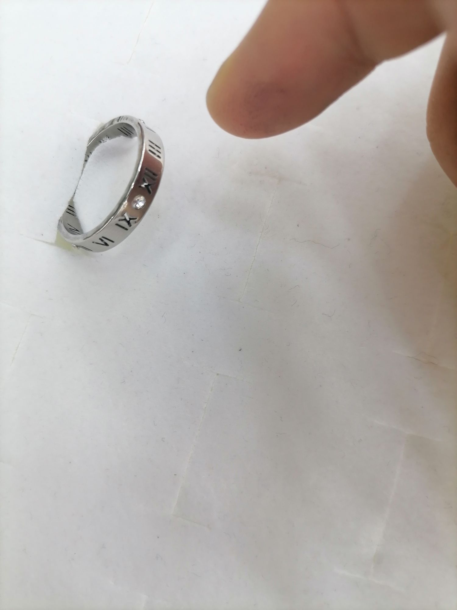 Titanium steel vintage clock with a silver diamond ring Specification image