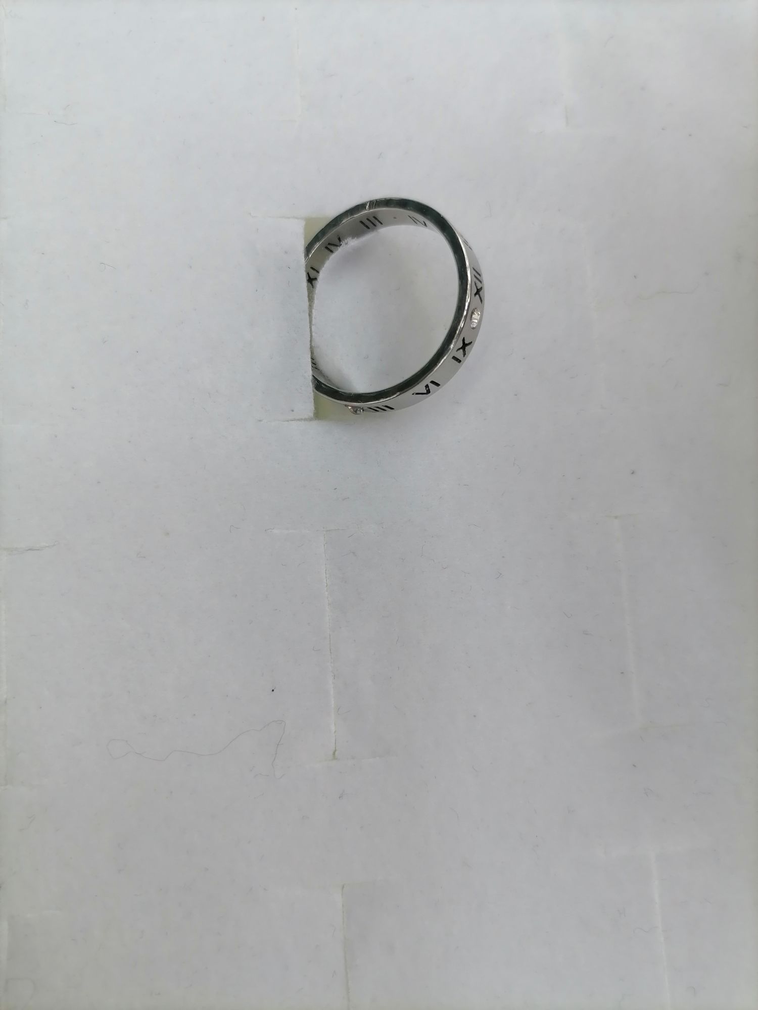Titanium steel vintage clock with a silver diamond ring detail image 2