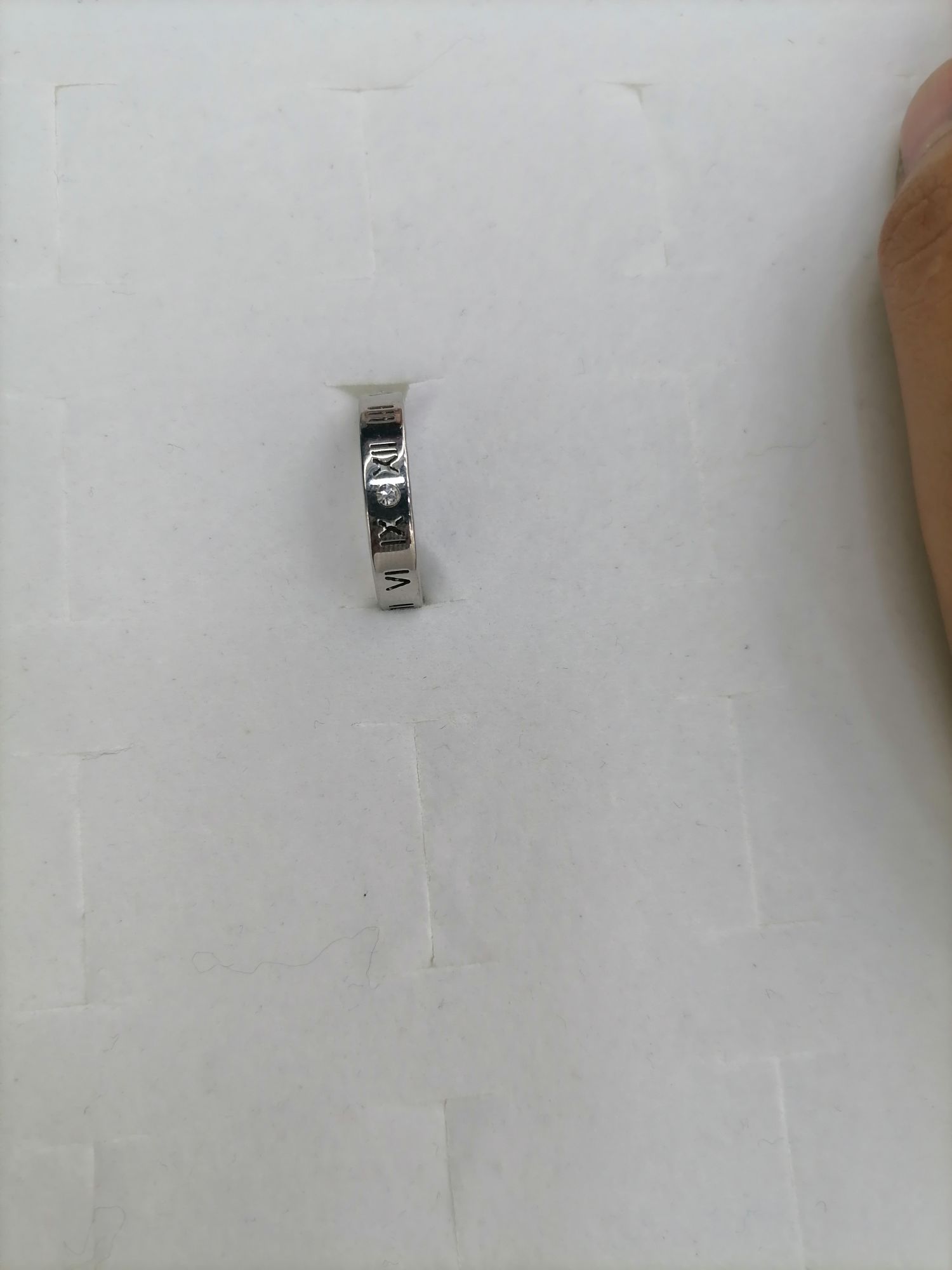 Titanium steel vintage clock with a silver diamond ring