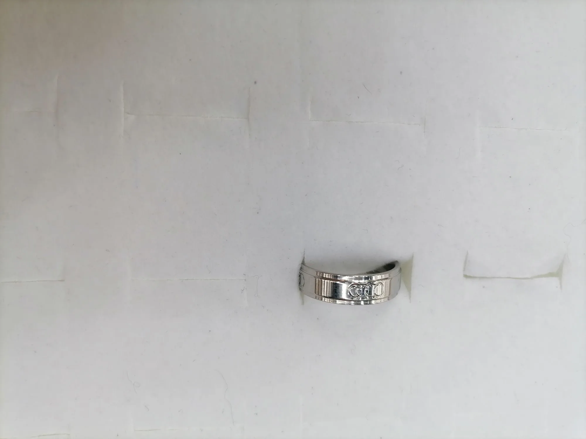 Titanium steel golden four-ring outer arc ring detail image 3