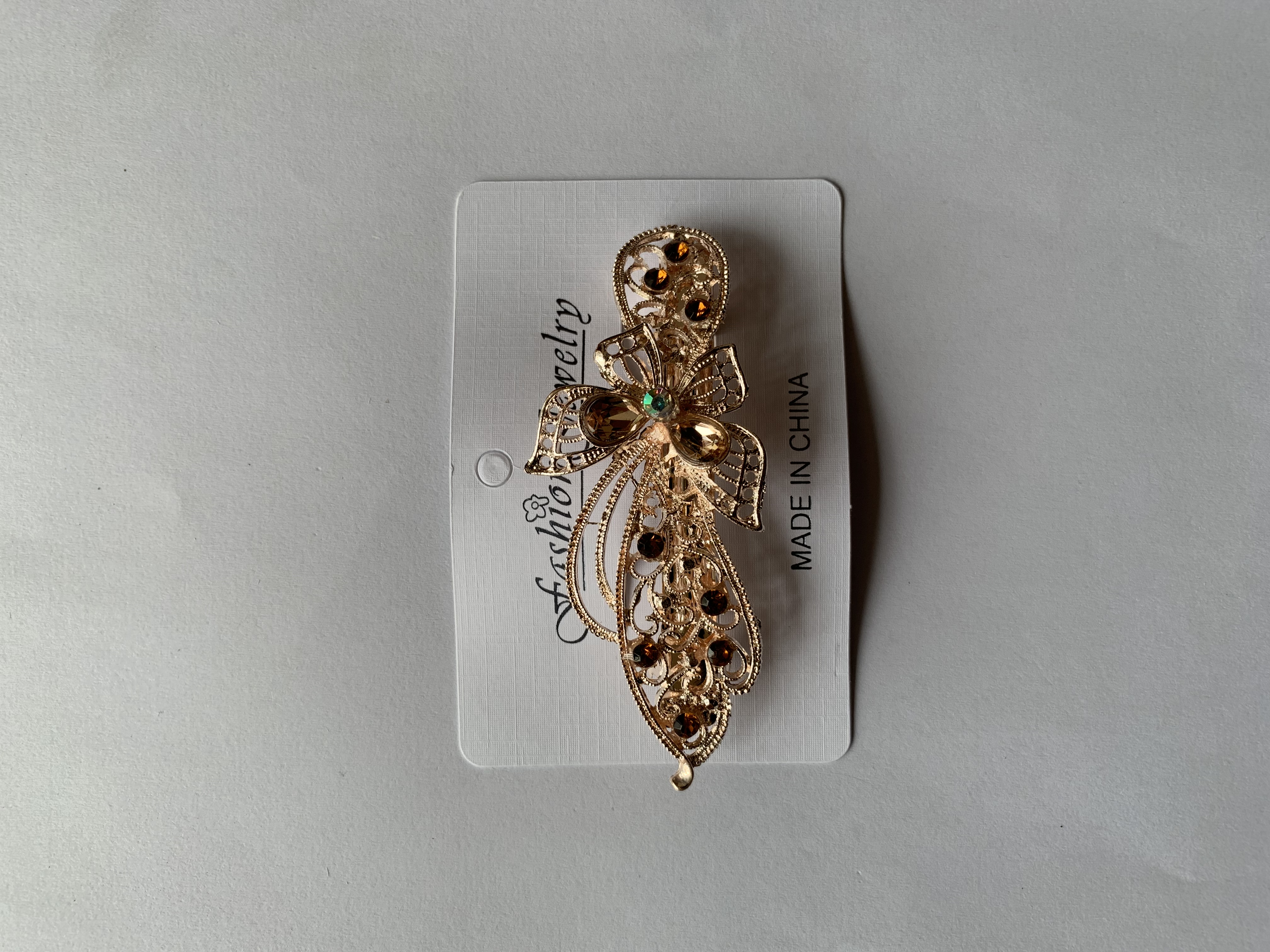 Popular and versatile accessories: Hair clips, hairpins, headwear series, gold-plated alloy material, spring clips, gold love accessories 3036-17 Application Scenario