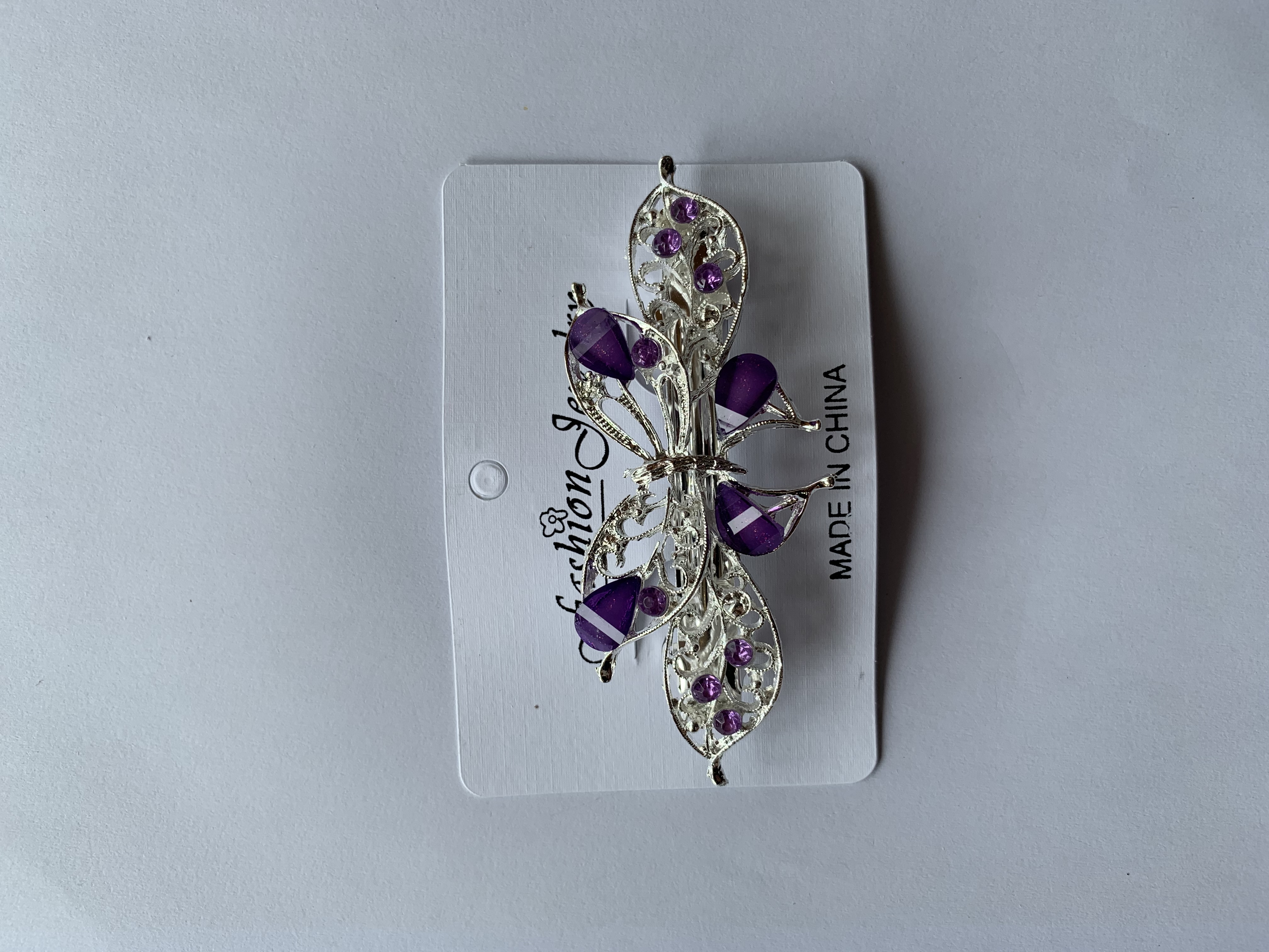 Popular and versatile accessories: Hair clips, hairpins, and headwear series. Silver-plated alloy spring clips 3. Gold Love Accessories 3036-5 Application Scenario