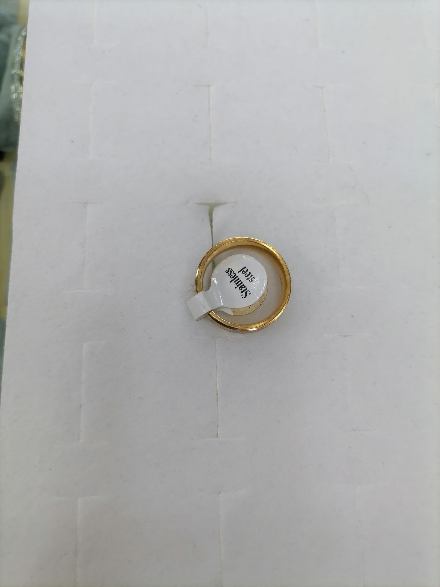 A titanium steel gradient gold 6-leaf interlaced 3-circle ring detail image 3