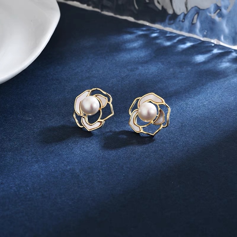 Pendientes de camelia estilo francés premium sense perlas naturales calado flores diseño de nicho suave bebes orejas Specification image