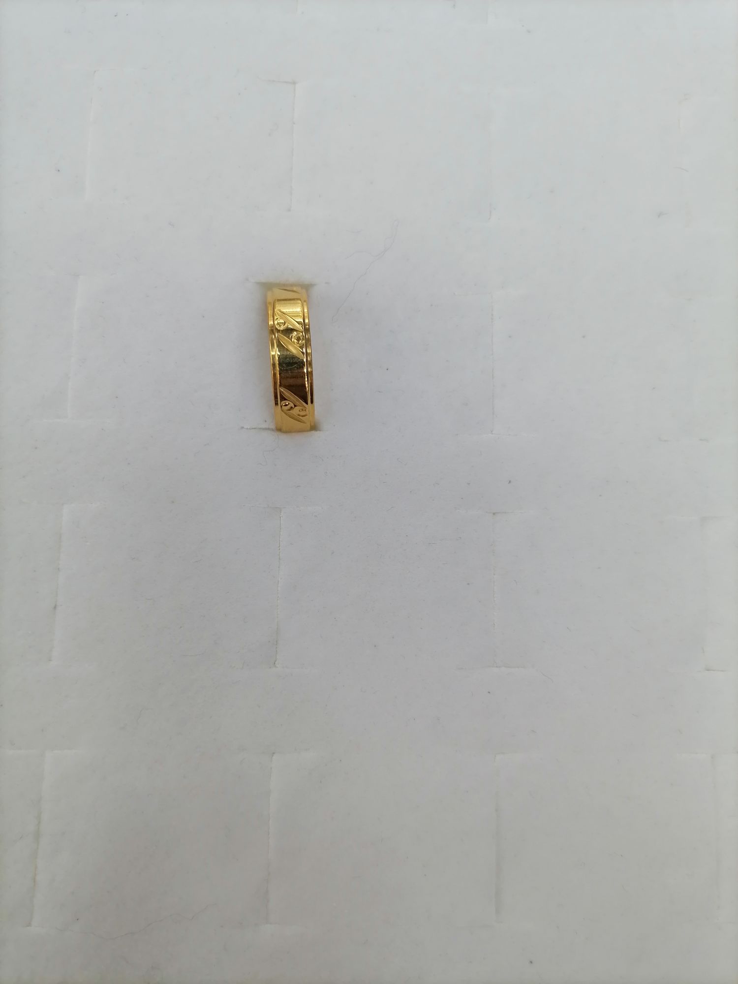 A titanium steel gold double-patterned middle 2-circle ring details Picture