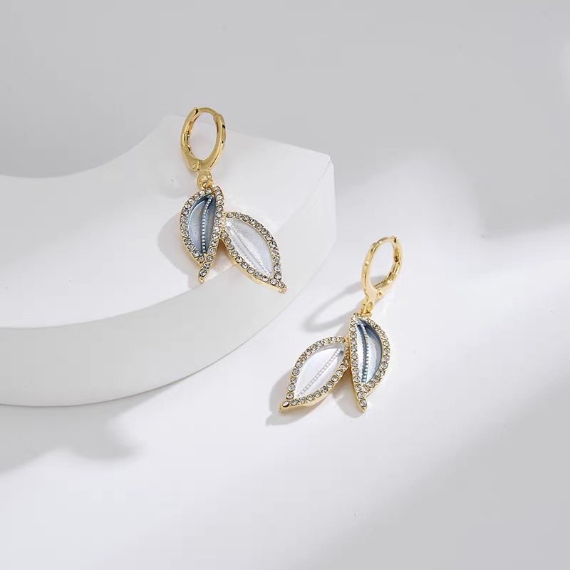Blue and white earrings, a new light luxury fringed earrings for women in summer on Instagram, with a niche design and diamond-encrusted leaf earrings