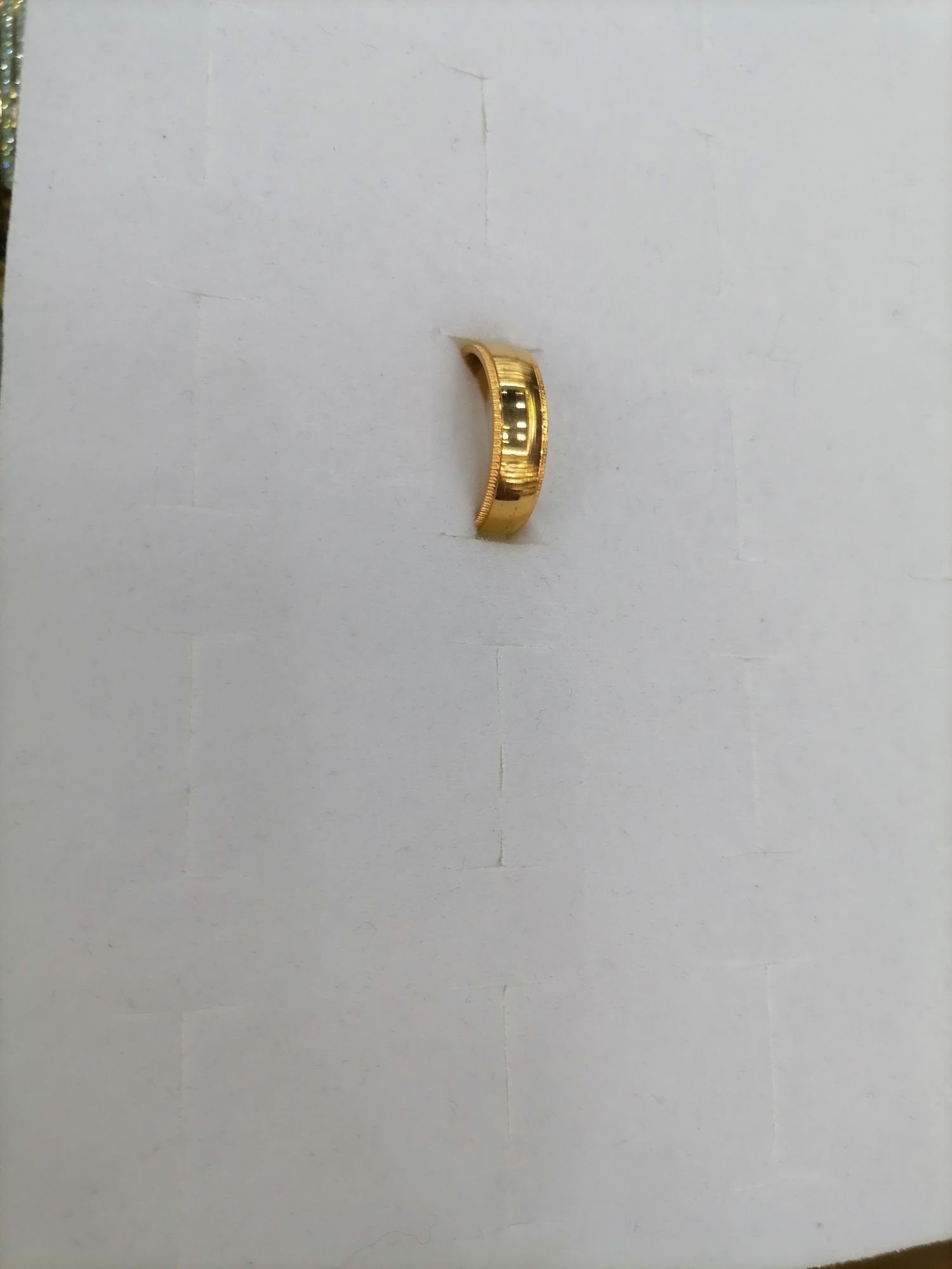 A titanium steel gold mid-wide ring with fine printed lines on the outside Specification image