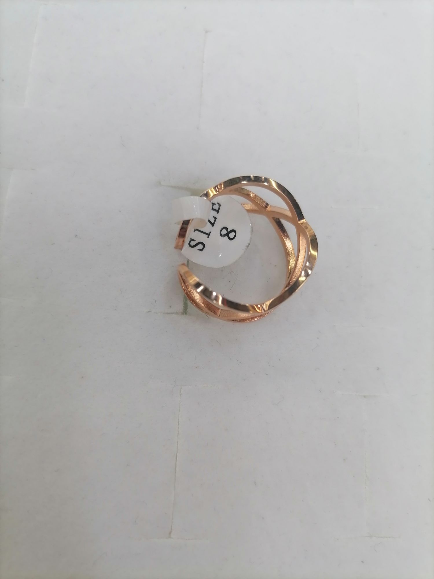 Titanium steel rose gold fan-shaped opening ring Application Scenario