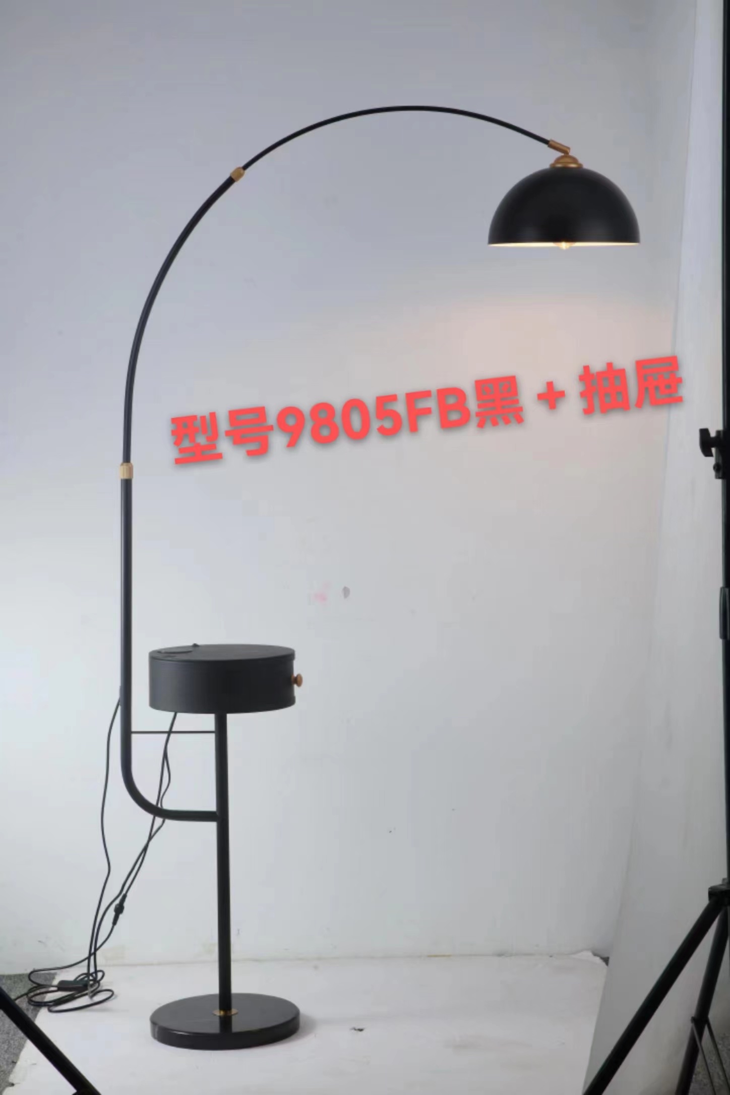 Wireless charging floor lamp Item Picture