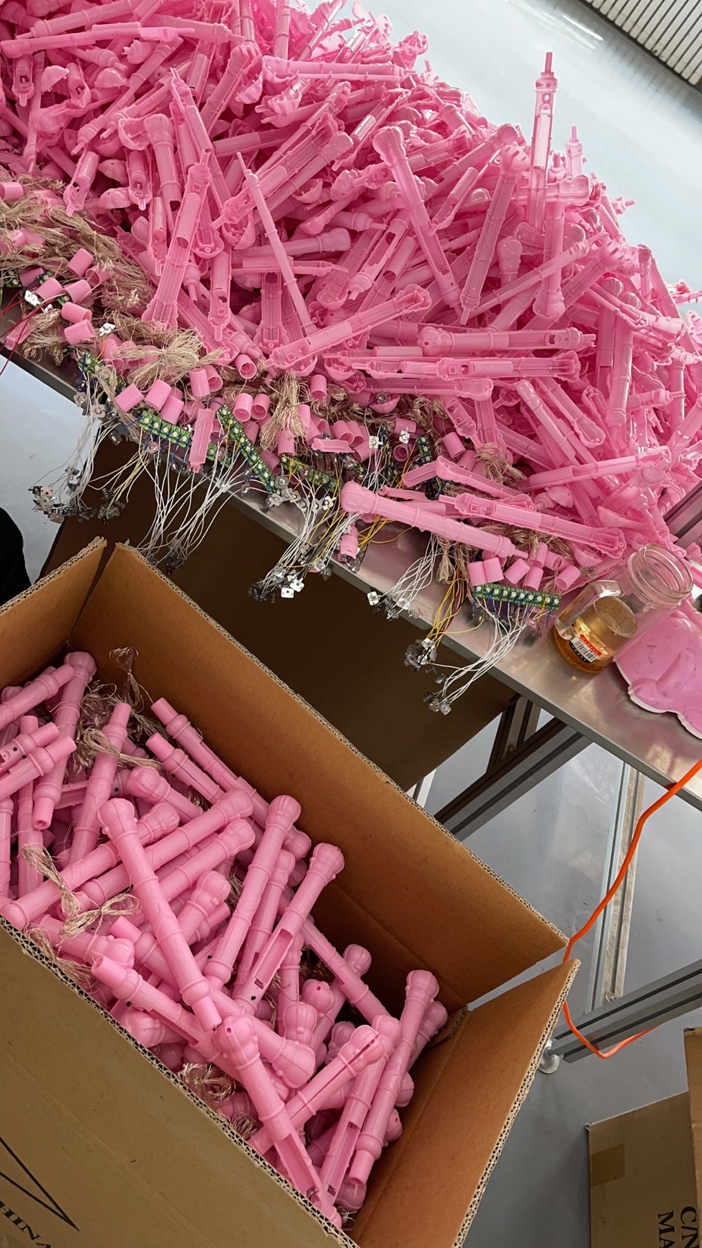 地摊玩具/闪光玩具/爆款玩具白底实物图