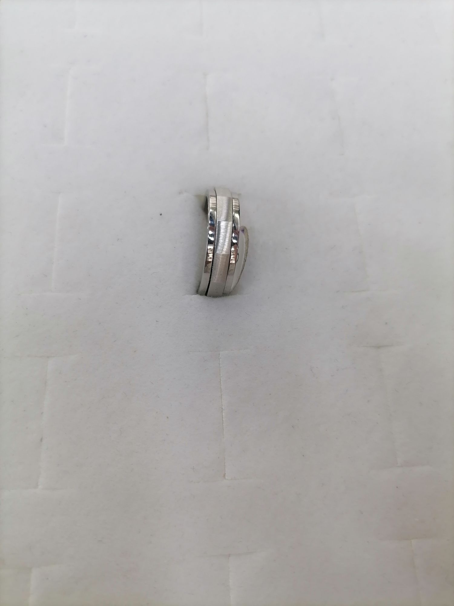 Titanium steel silver mid-convex sliding design detail image 3