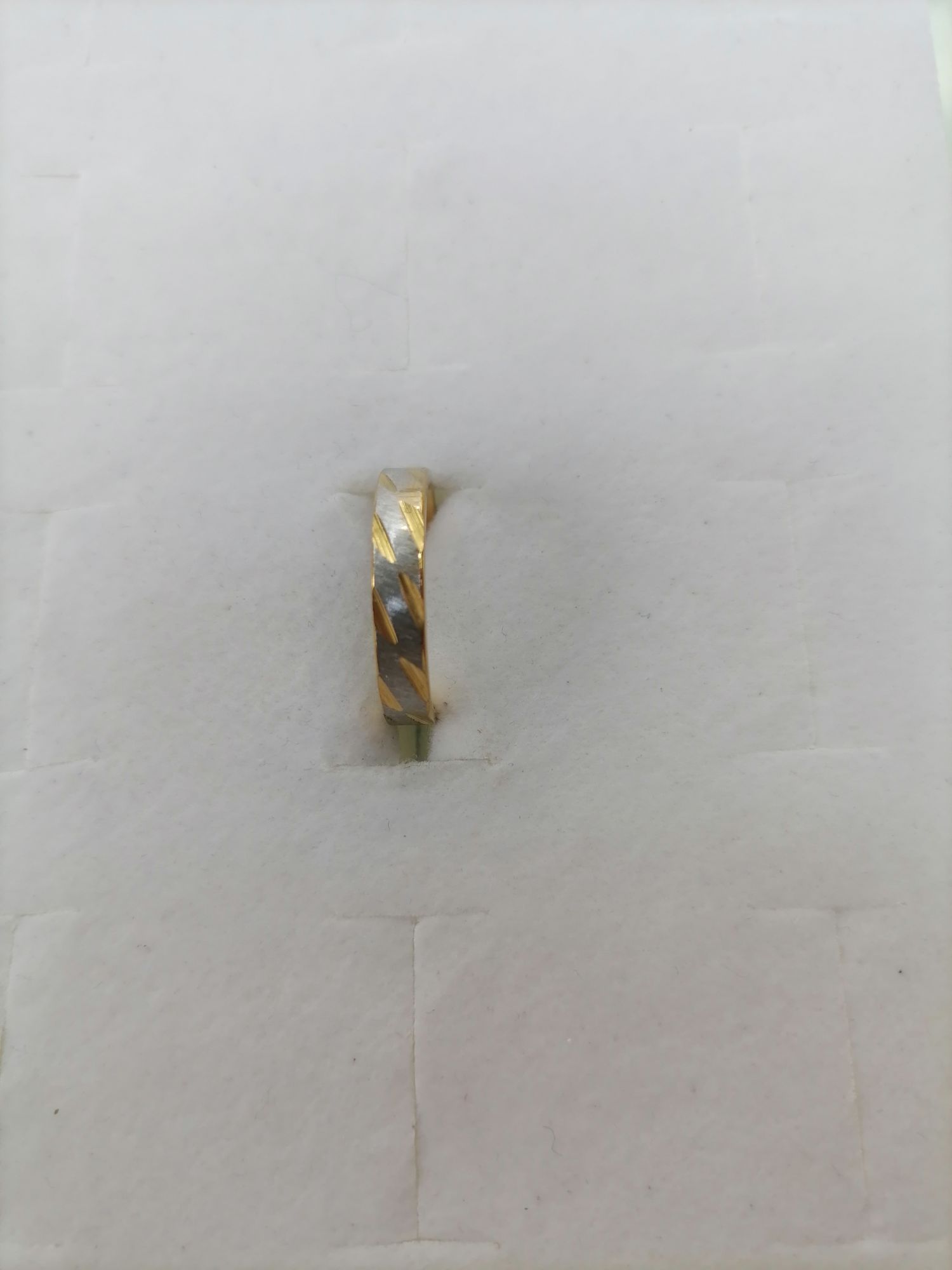 Titanium steel gradient gold concave surface gold convex surface white, engraved design ring