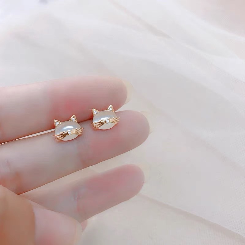 Cute and unique cat stud earrings for autumn and winter, women's cat eye stone earrings, simple and small design sense earrings details Picture