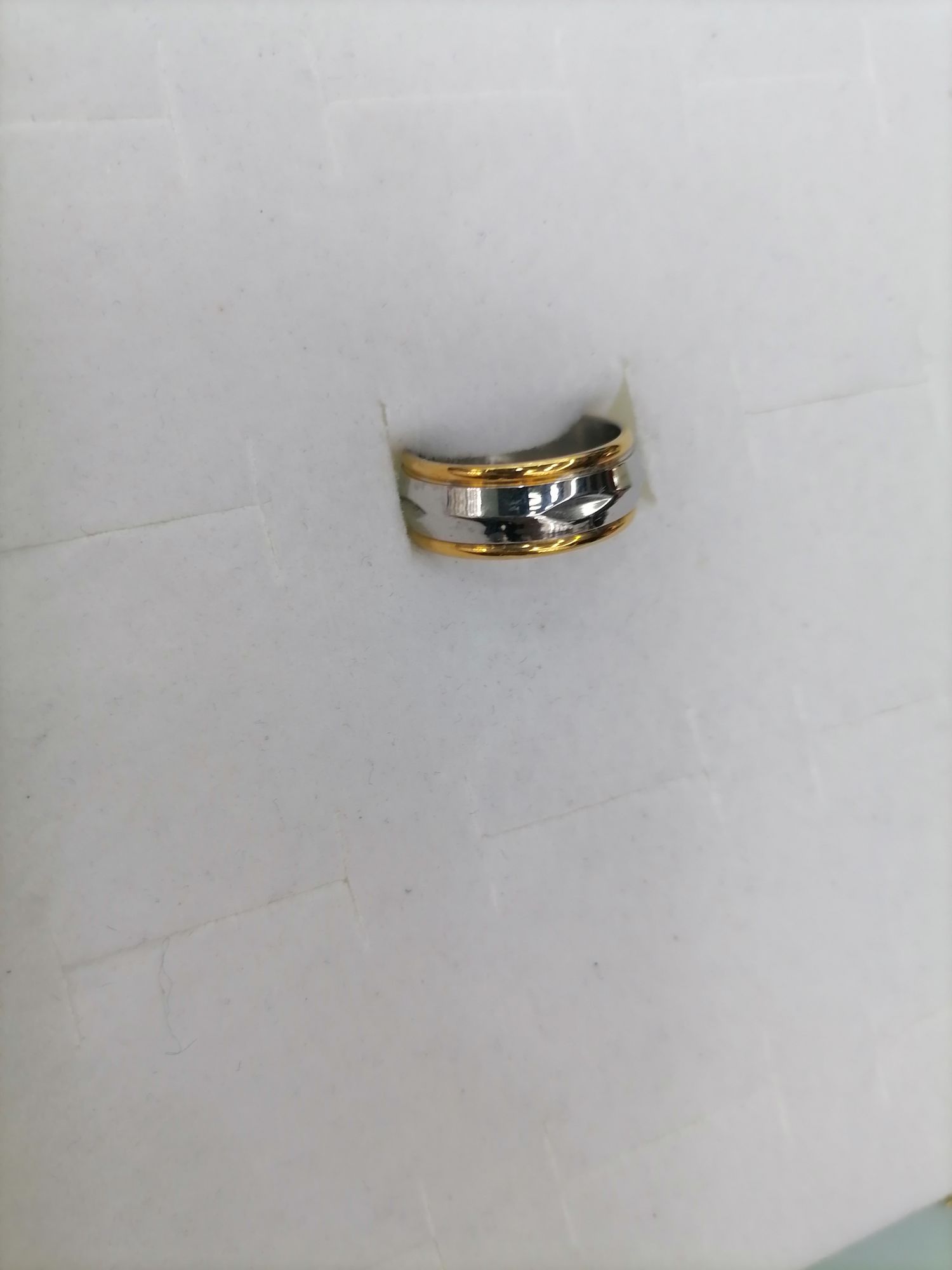 A circular ring with a titanium steel gradient gold embossed surface Specification image