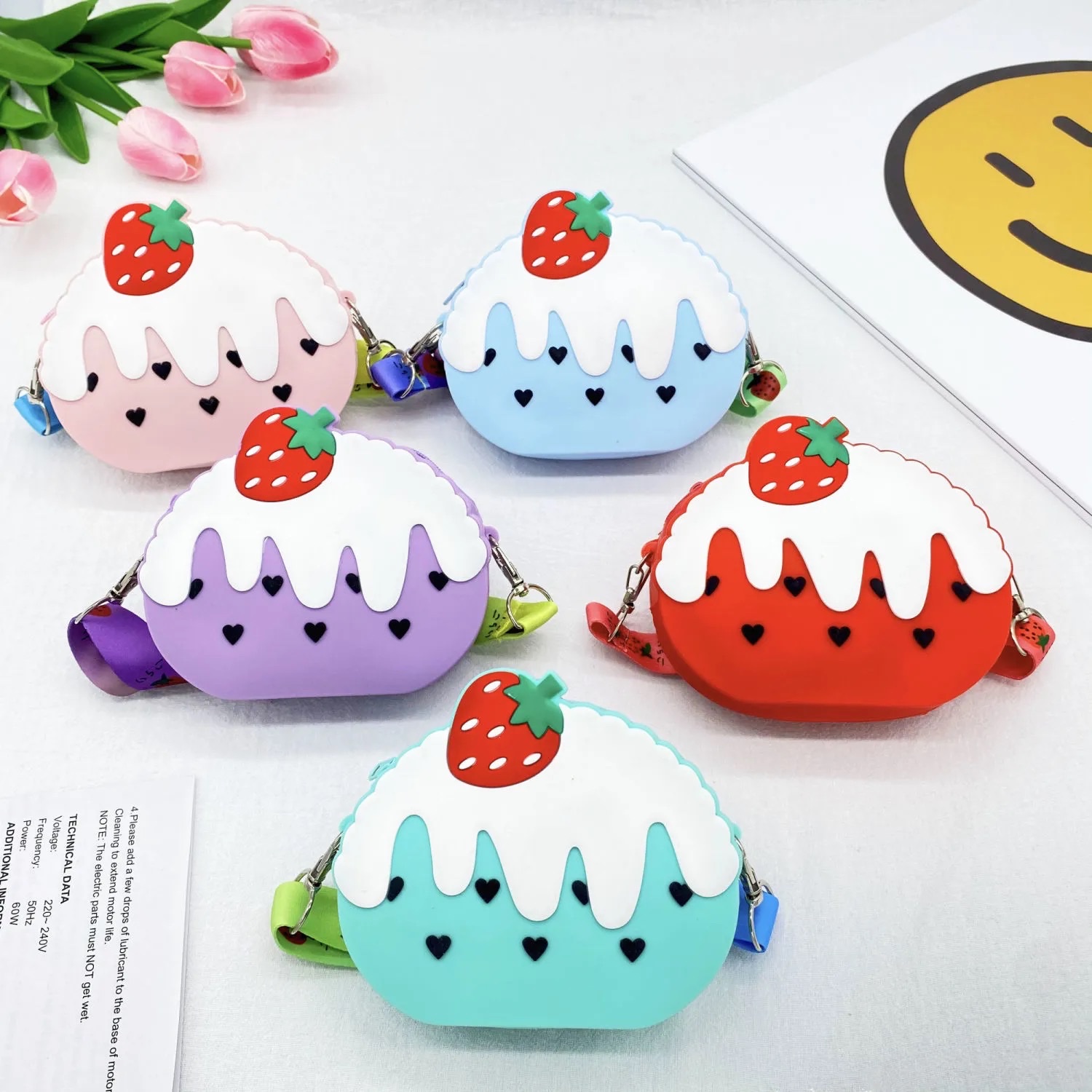 超萌可爱儿童包包草莓蛋糕款洋气迷你小包网红单肩斜跨硅胶小包