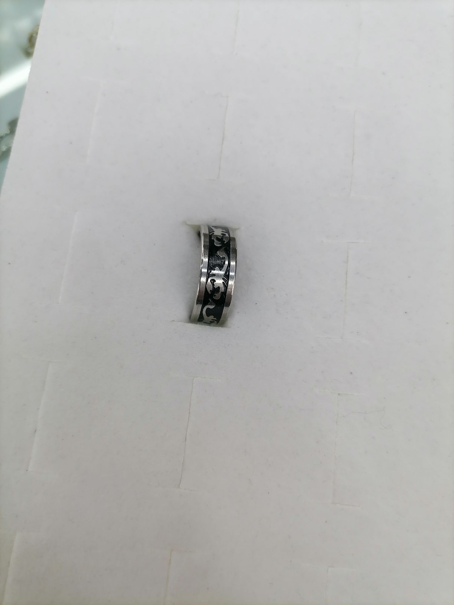 Titanium steel silver oil-dripping scorpion wide ring detail image 3