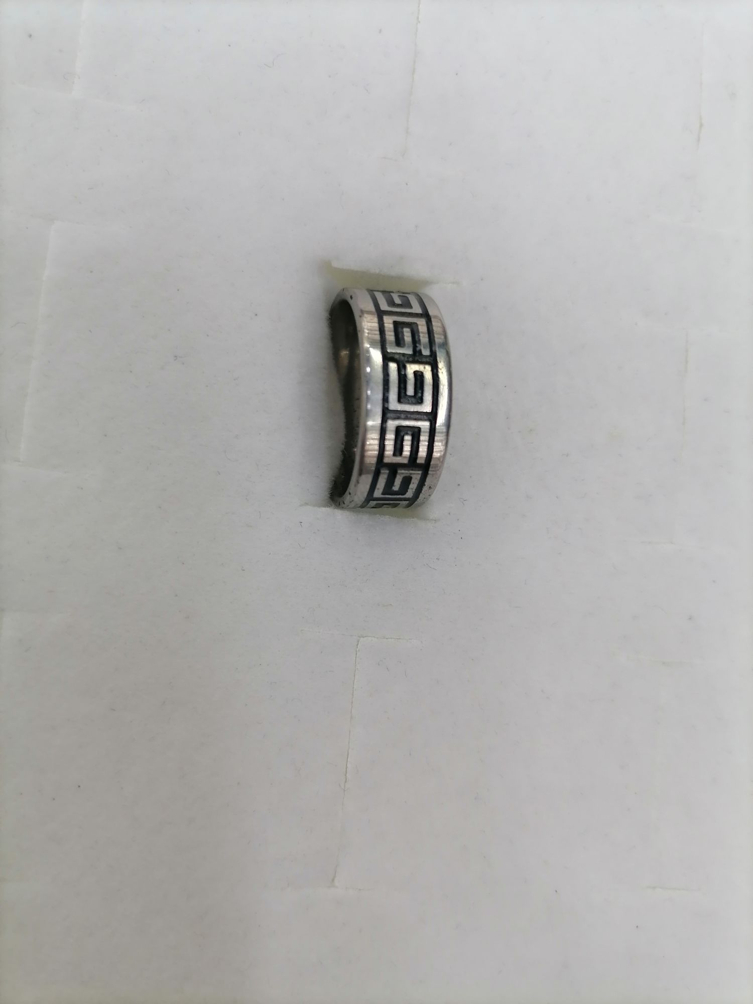 Titanium steel silver oil-dripping double G inverted wide ring Specification image