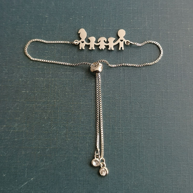 A warm and simple stainless steel polished jewelry bracelet for a family of five in Yiwu Small Commodities Market Specification image