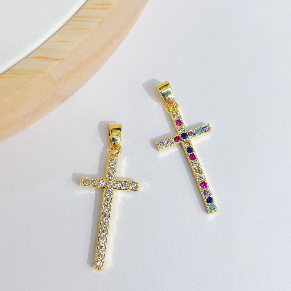 A new, simple and elegant design of a colorful cross necklace pendant with a unique and high-end collarbone chain for women Application Scenario