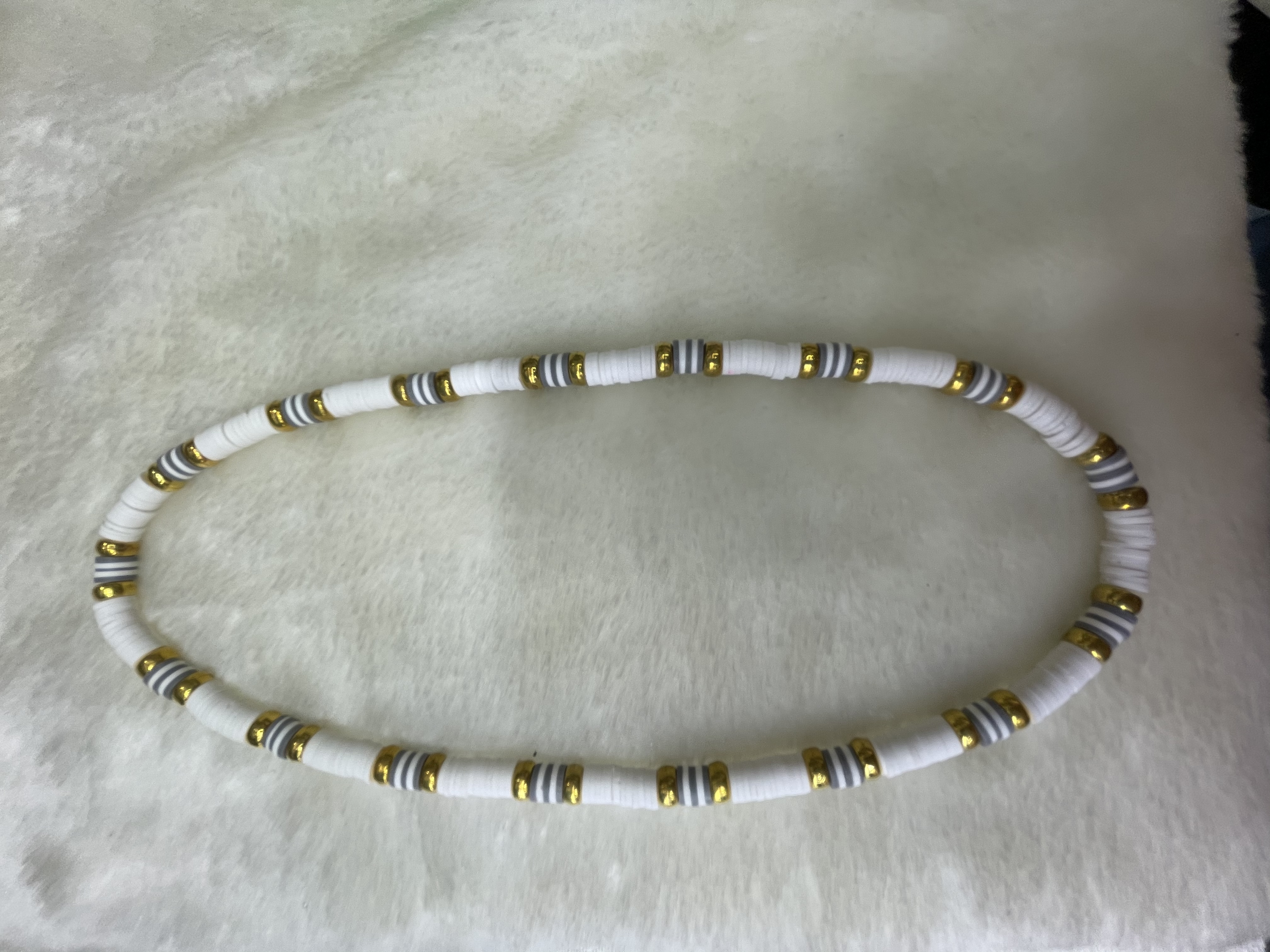 White soft ceramic shard and gold-plated flat bead necklace Specification image