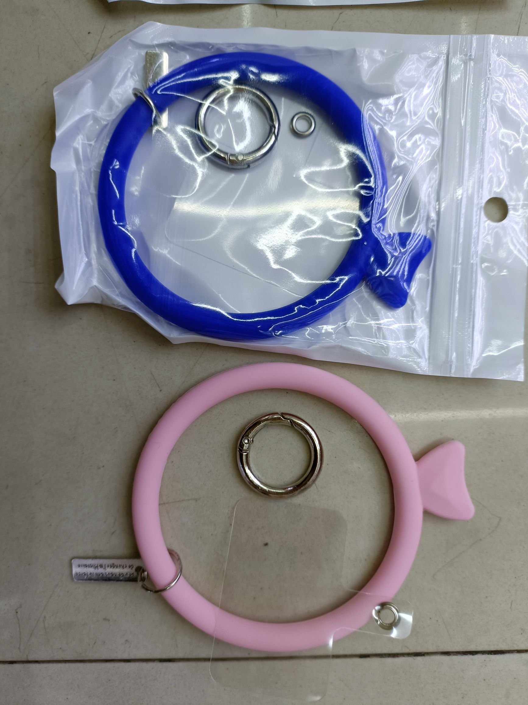 手环/手机防丢环产品图