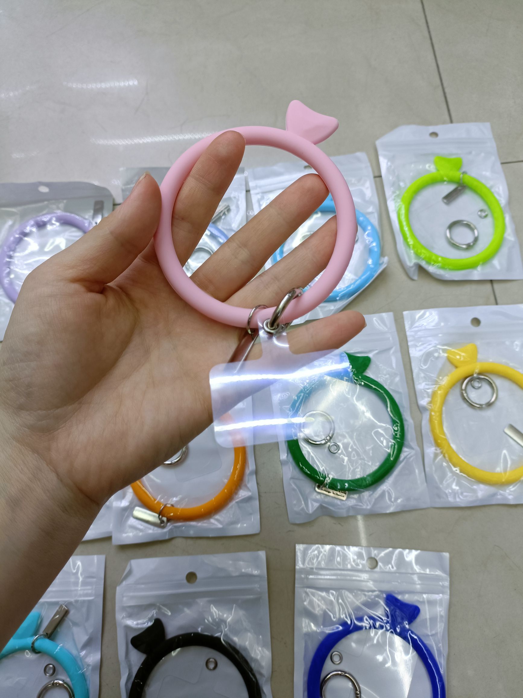 手环/手机防丢环白底实物图