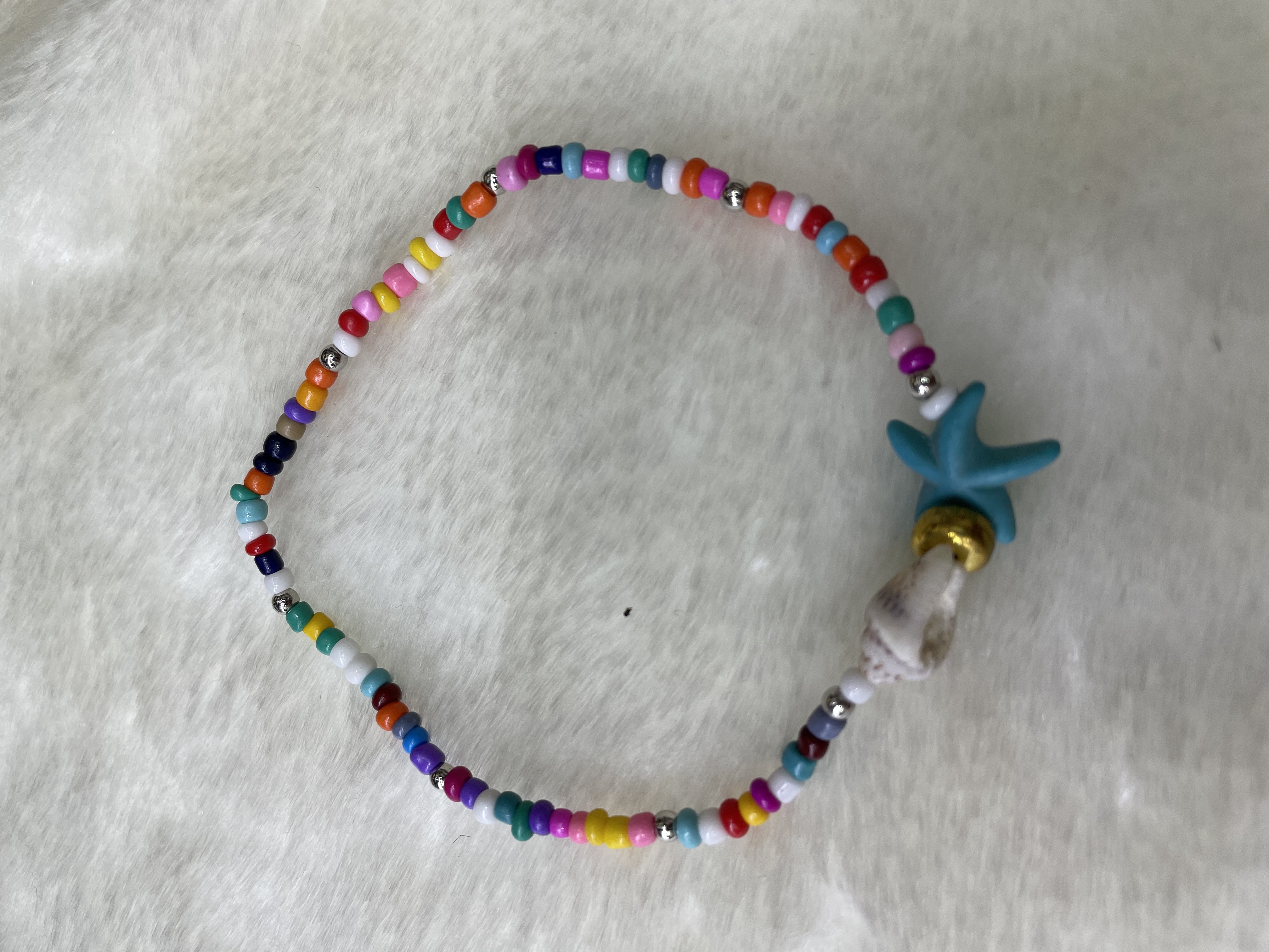 Elastic string, seven-color rice beads with conch and starfish feet chain Application Scenario