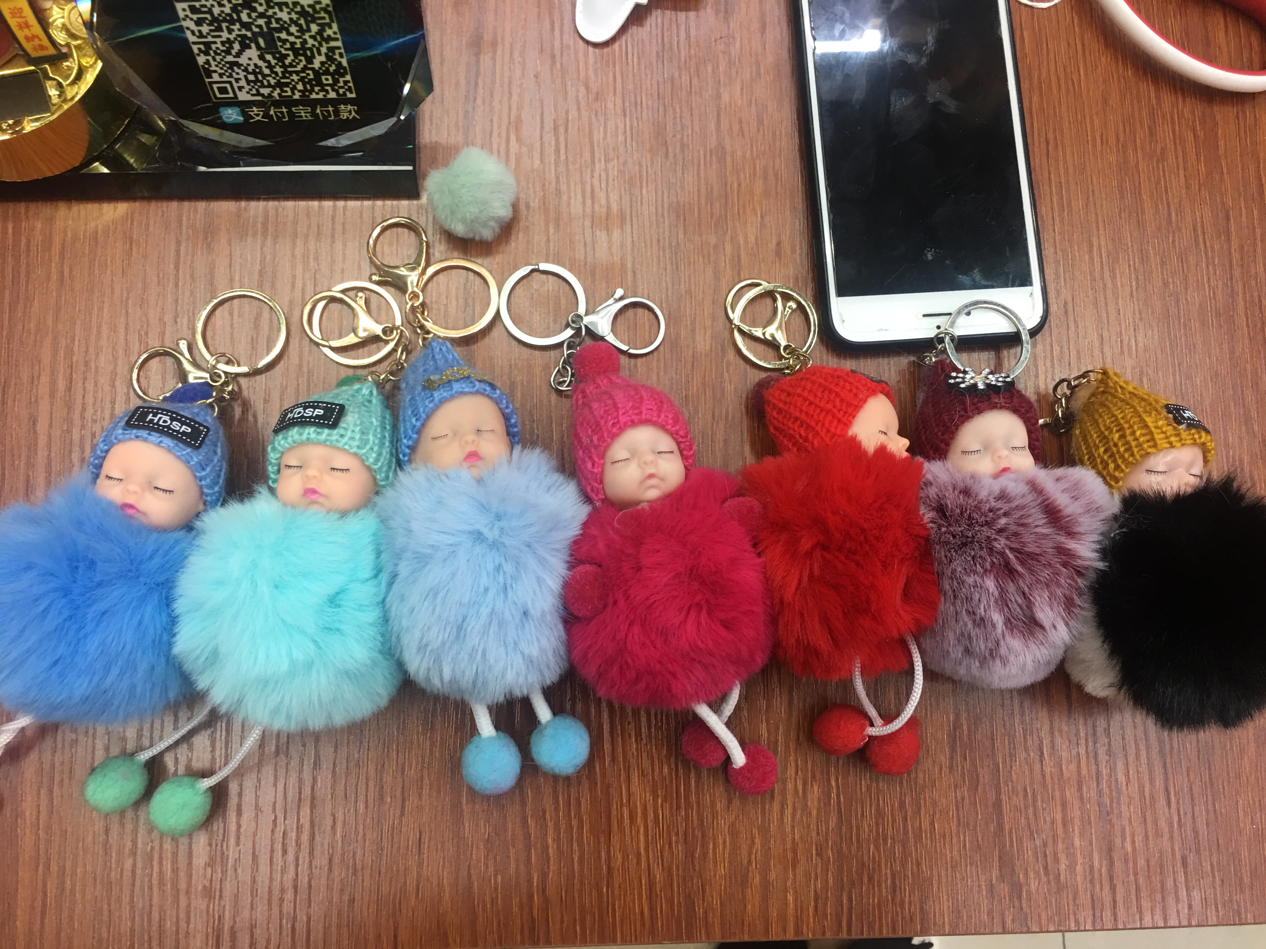 睡眠娃娃毛球挂件                 