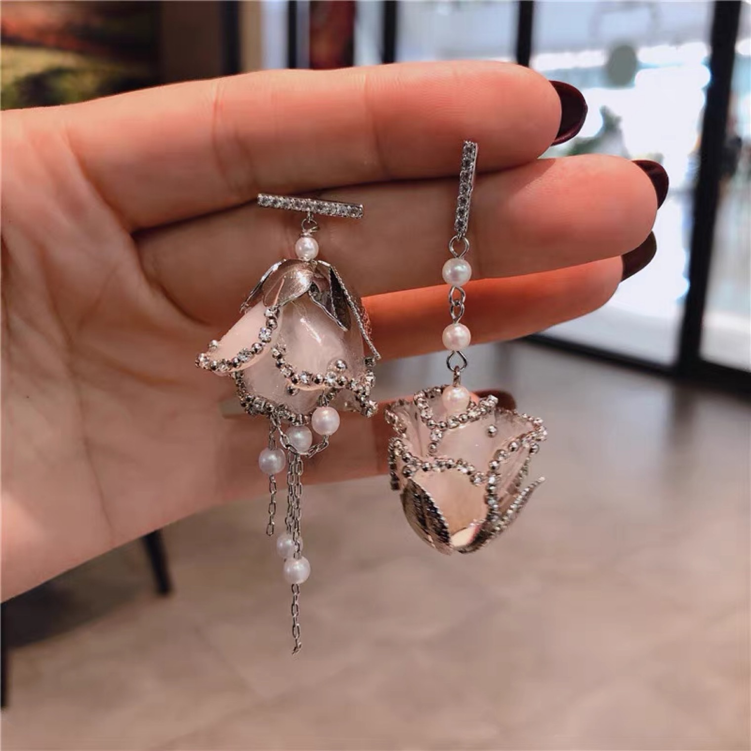 Pure silver needle Korean super fairy flower bud stud earrings, light luxury hand-carved pure crystal rose earrings, asymmetrical earrings