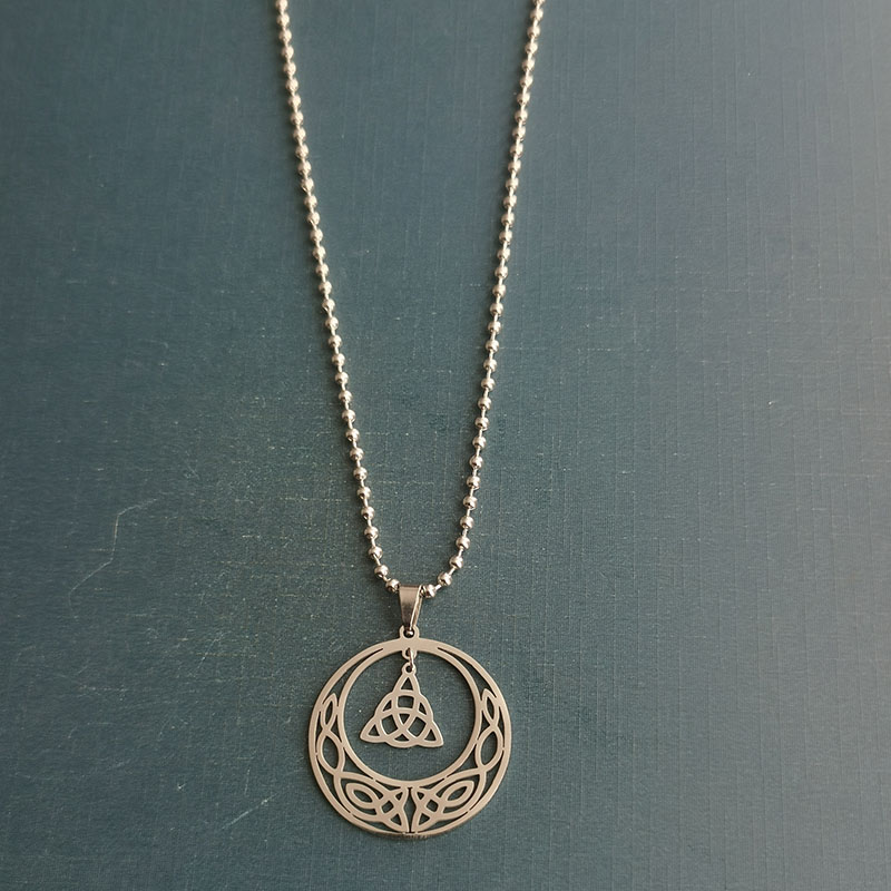 Hot-selling peripheral European and American accessories, new Nordic personalized accessories, Kart knot titanium steel necklace, sweater chain, keychain, pendant Specification image