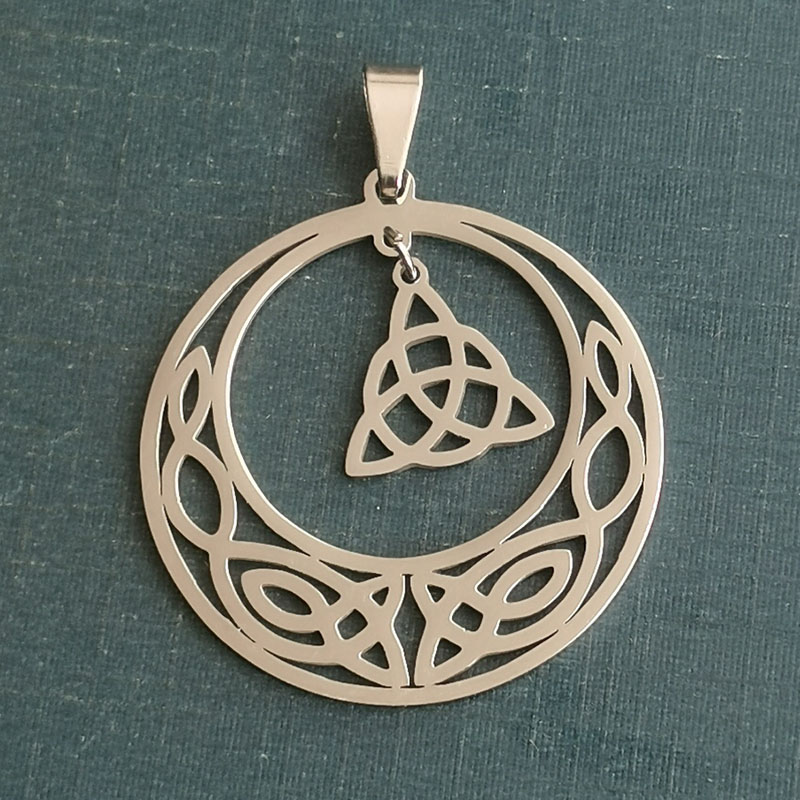 Hot-selling peripheral European and American accessories, new Nordic personalized accessories, Kart knot titanium steel necklace, sweater chain, keychain, pendant