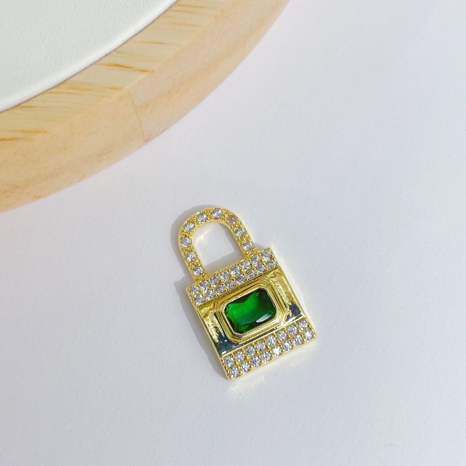 Light luxury, retro, individual, fashionable, versatile and niche colorful lock necklace pendant accessory detail image 4