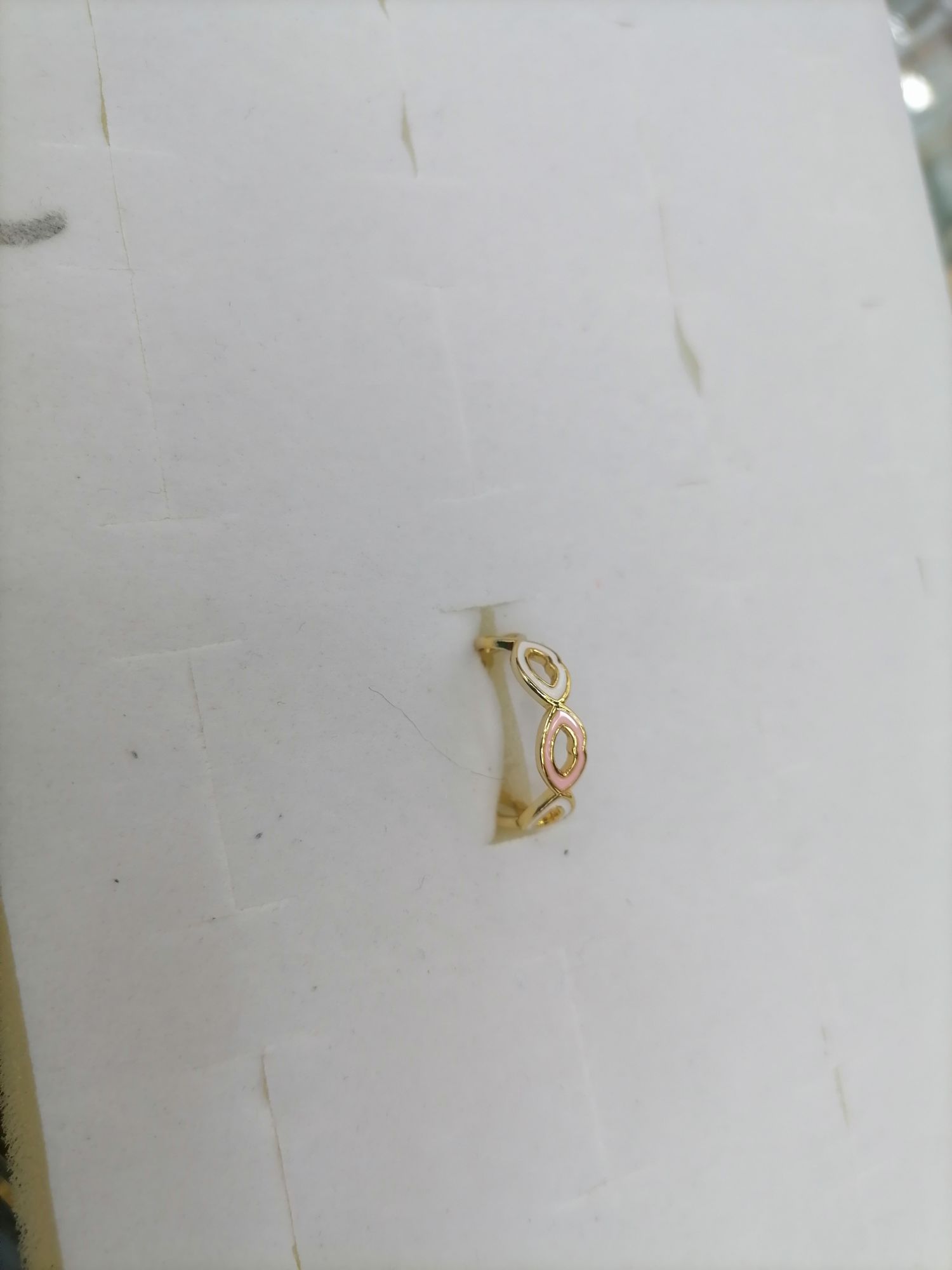 Titanium steel gold oil drip, double white and one pink lip design open ring Specification image