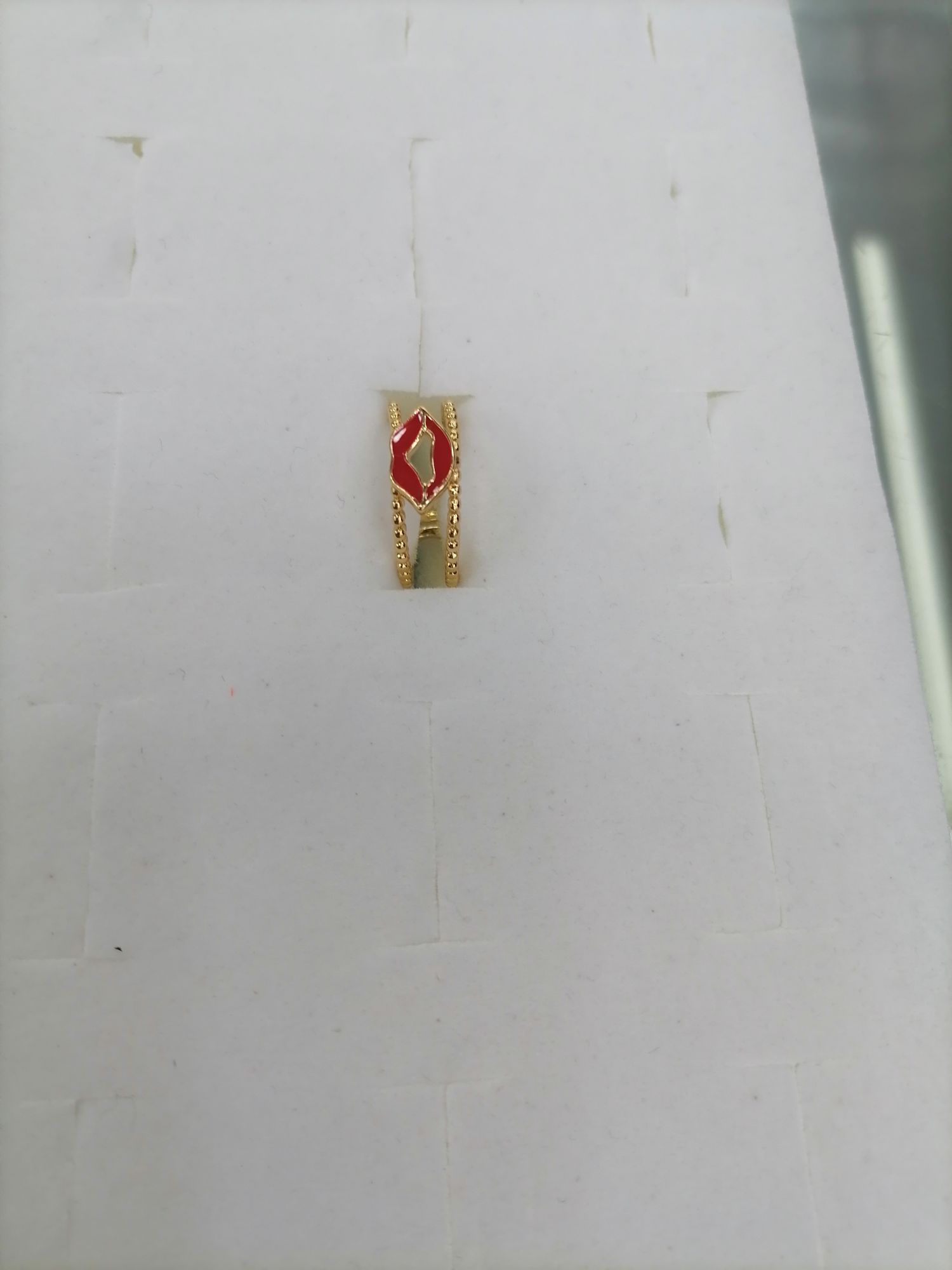 Titanium steel gold double-layer round bead design, oil-dripping red lip ring detail image 3