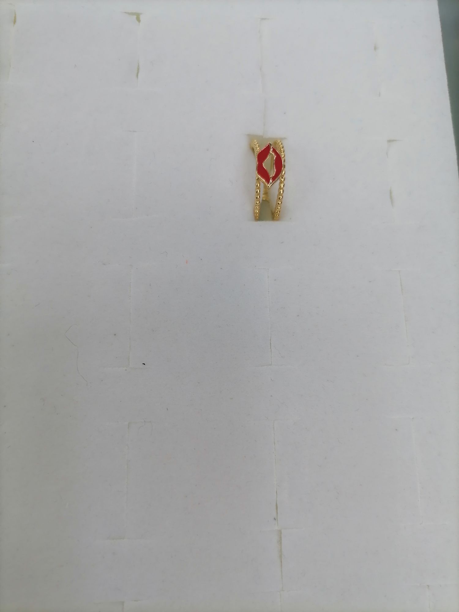 Titanium steel gold double-layer round bead design, oil-dripping red lip ring