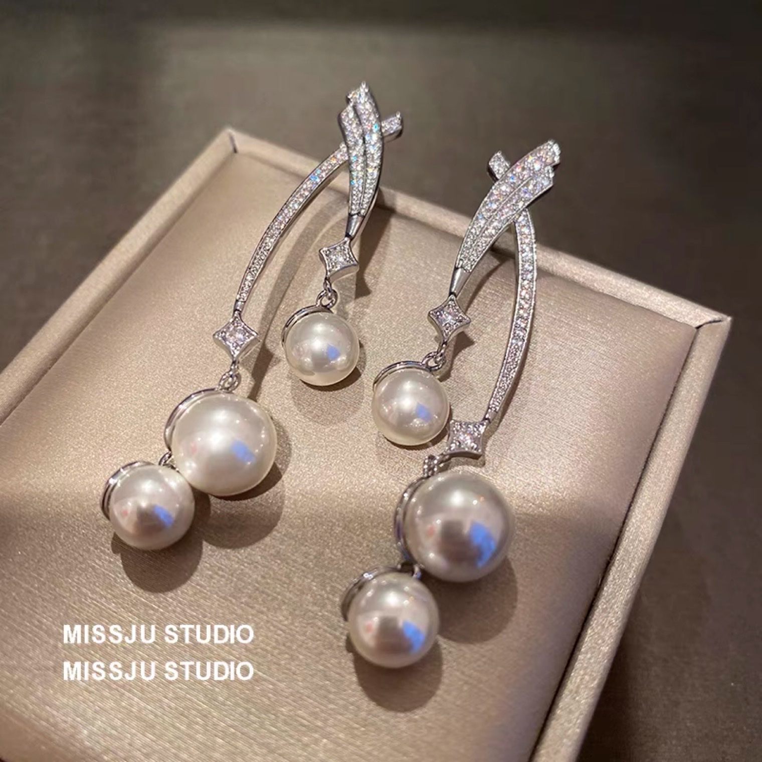 Cross-line pearl pendant earrings, comet meteor summer style, elegant goddess style stud earrings, summer style silver needle earrings
