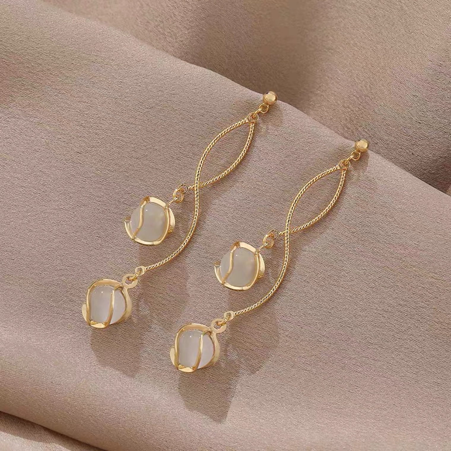 Long tassel cat's eye stone earrings for women, with a niche design sense, high-end light luxury, pure silver, elegant temperament, and a cold style