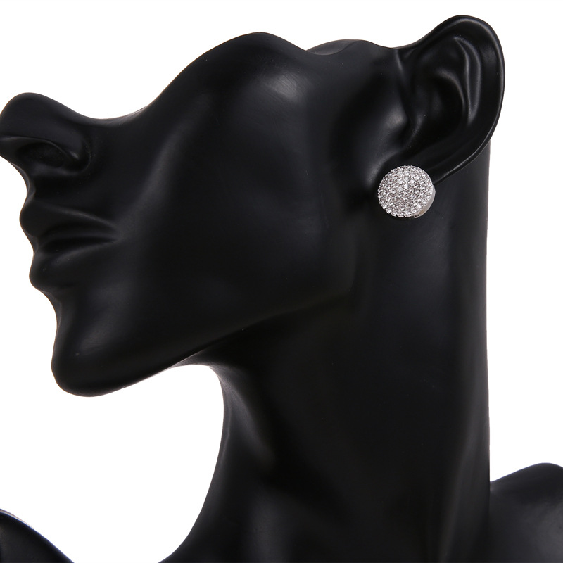 New European and American style retro round stud earrings, fashionable and elegant, high-end full diamond earrings, factory direct sales and wholesale Application Scenario