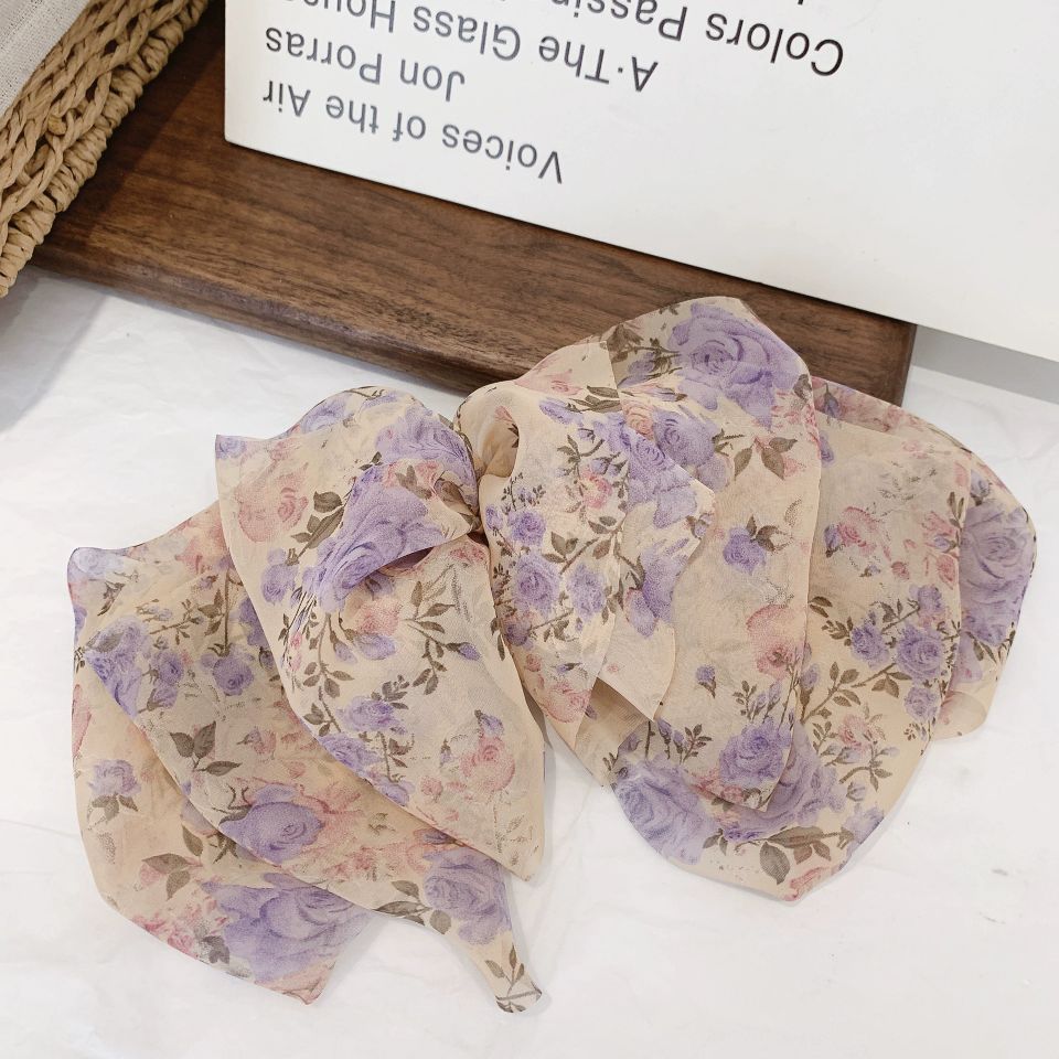 2022 New Korean style Instagram super large bow hair clip, fluffy chiffon spring clip, high-end floral hair clip and hair accessory, back head clip Application Scenario