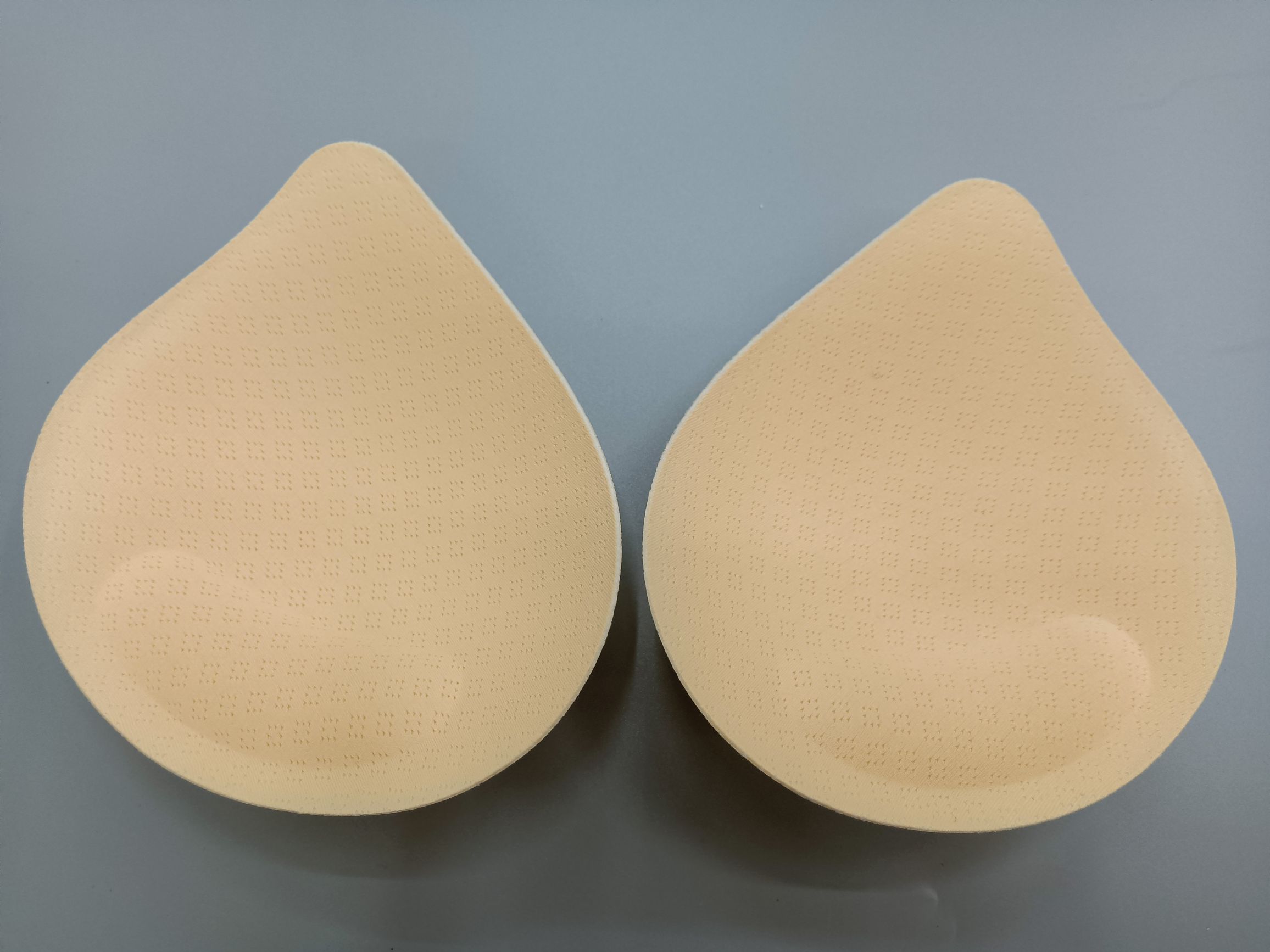 厂家直销 一体成型分杯罩杯 运动乳胶胸垫