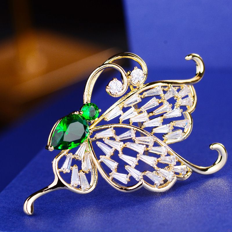 Korean style fashion zircon butterfly fluttering brooch, creative, elegant and grand clothing accessories, cheongsam dress, clothing accessories Specification image