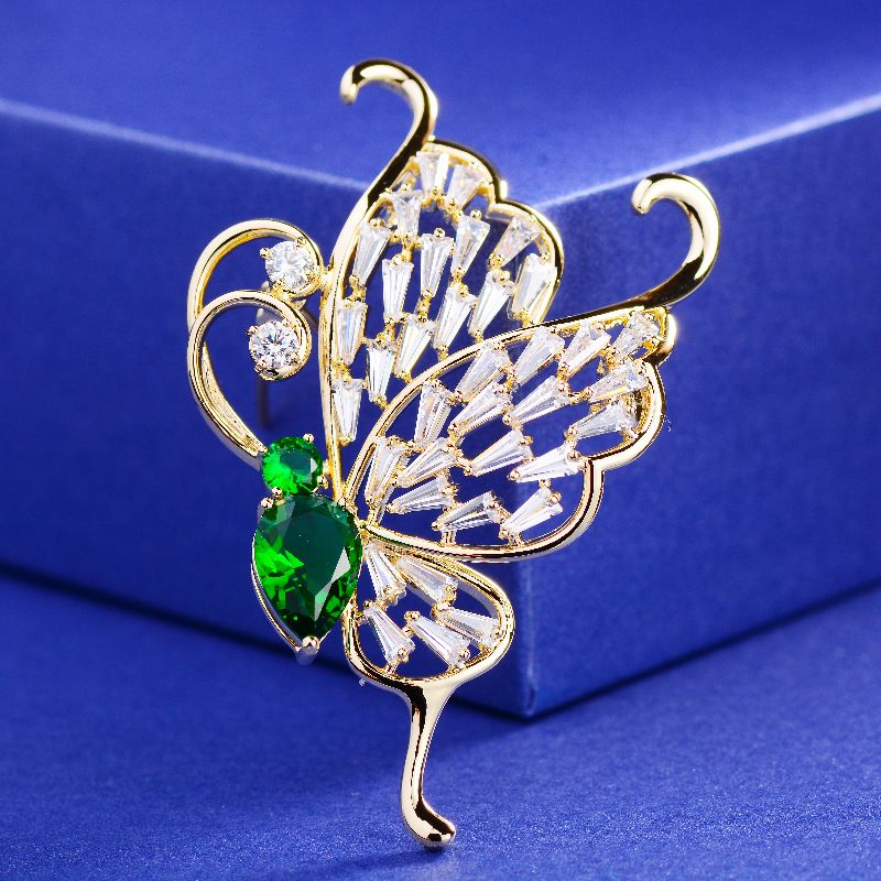Korean style fashion zircon butterfly fluttering brooch, creative, elegant and grand clothing accessories, cheongsam dress, clothing accessories