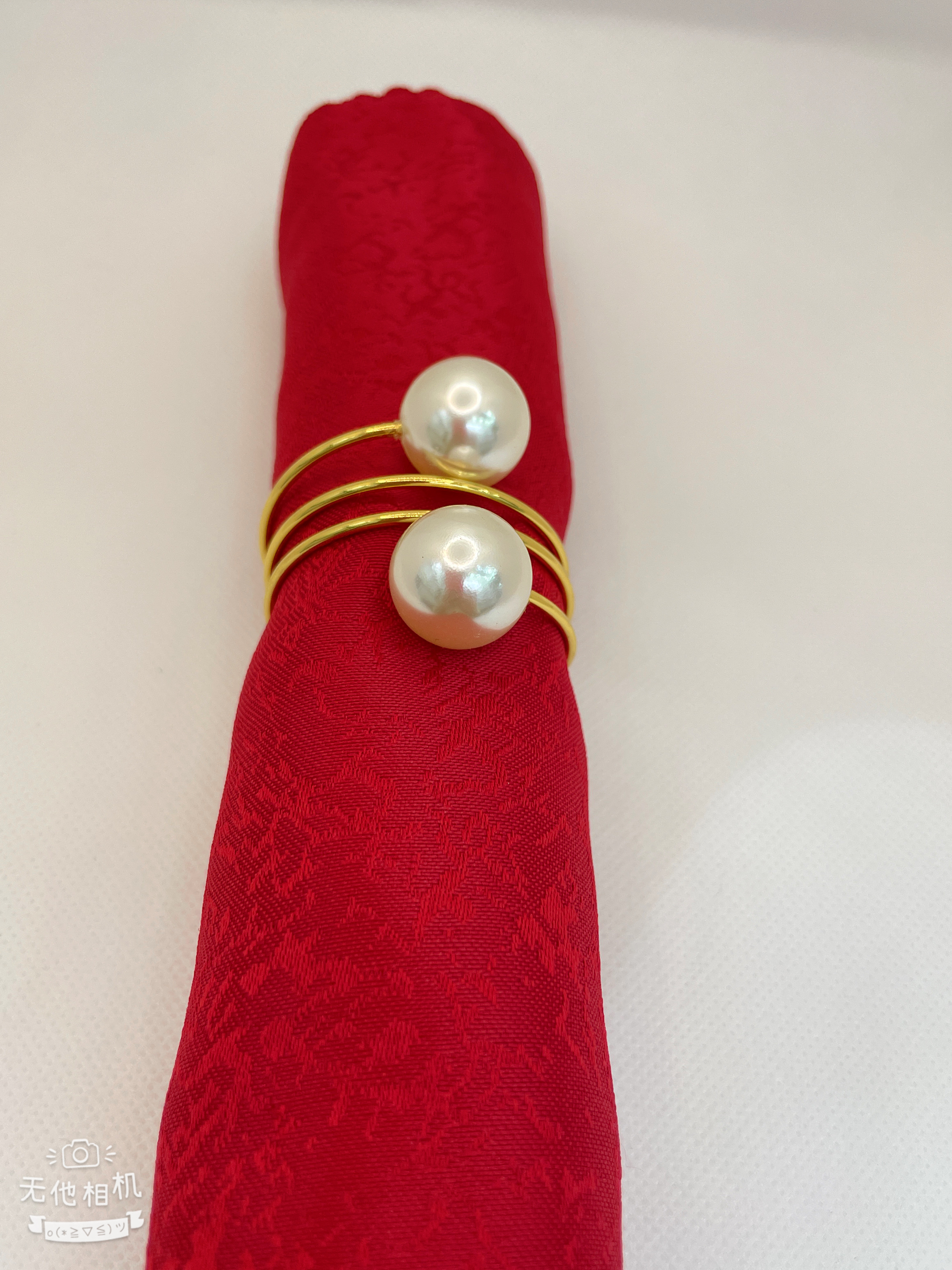 Anillo de servilleta, estilo perla de lujo, decoración de mesa de puesta de hotel. details Picture