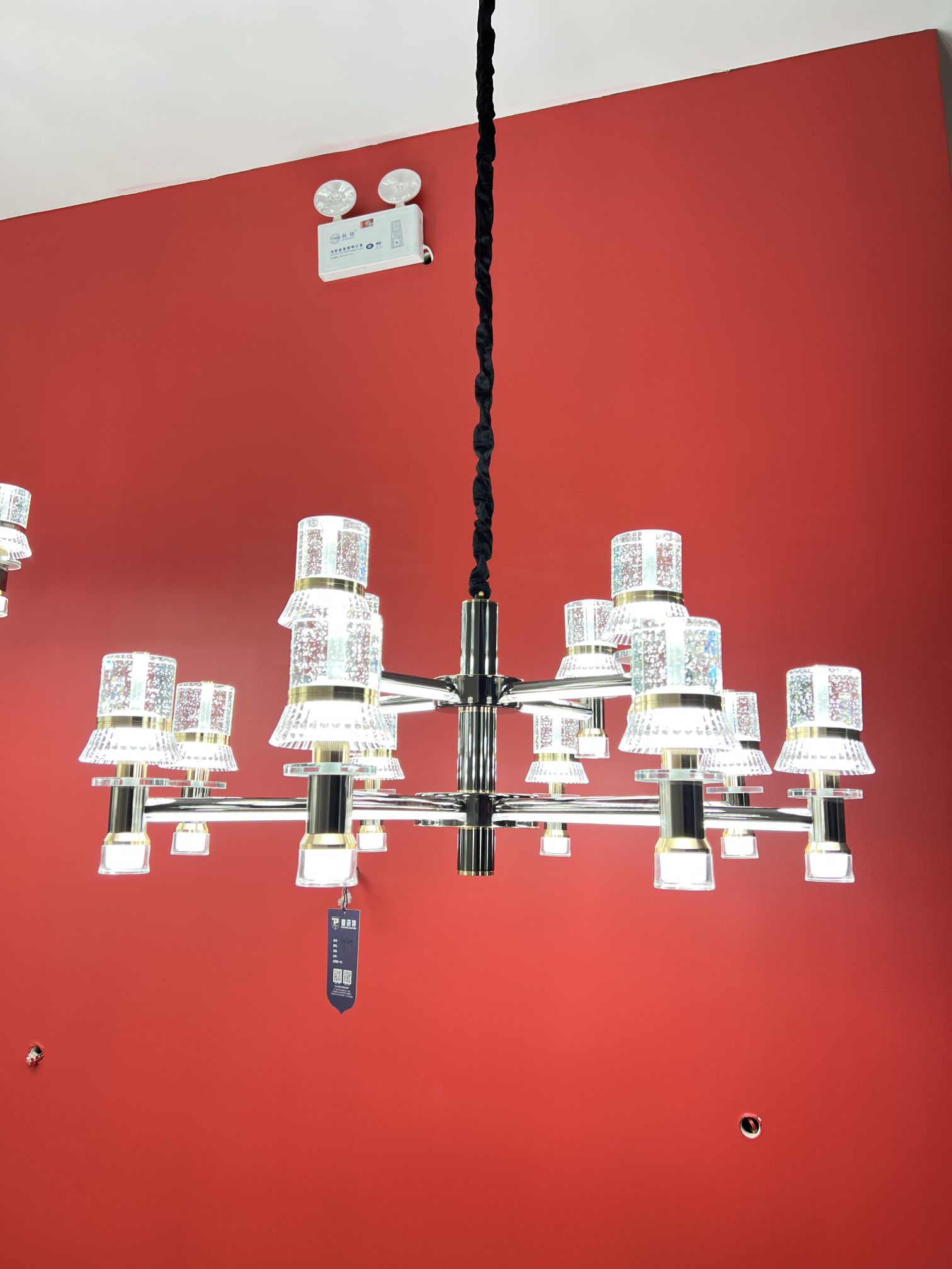 Light luxury chandelier detail image 2