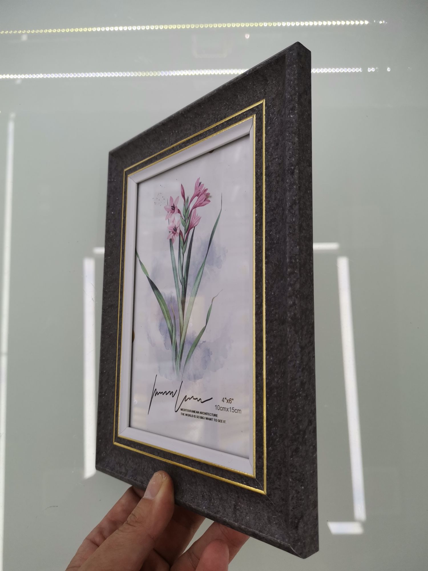Indoor decoration resin photo frame manufacturer wholesale stock square photo frame display stand details Picture