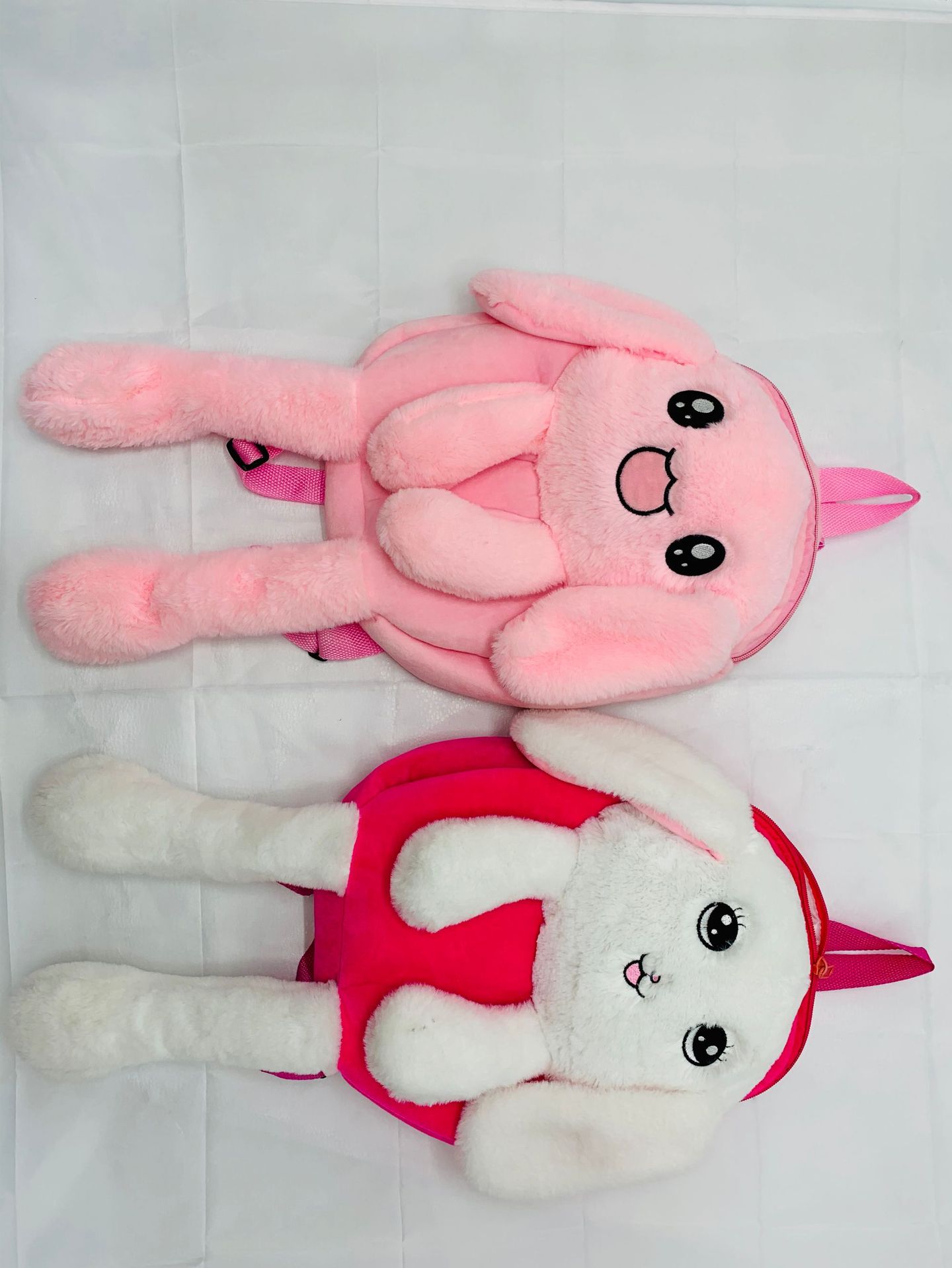 2022 New cute plush ear-moving kindergarten schoolbag, primary school schoolbag, children's bag, cute backpack.